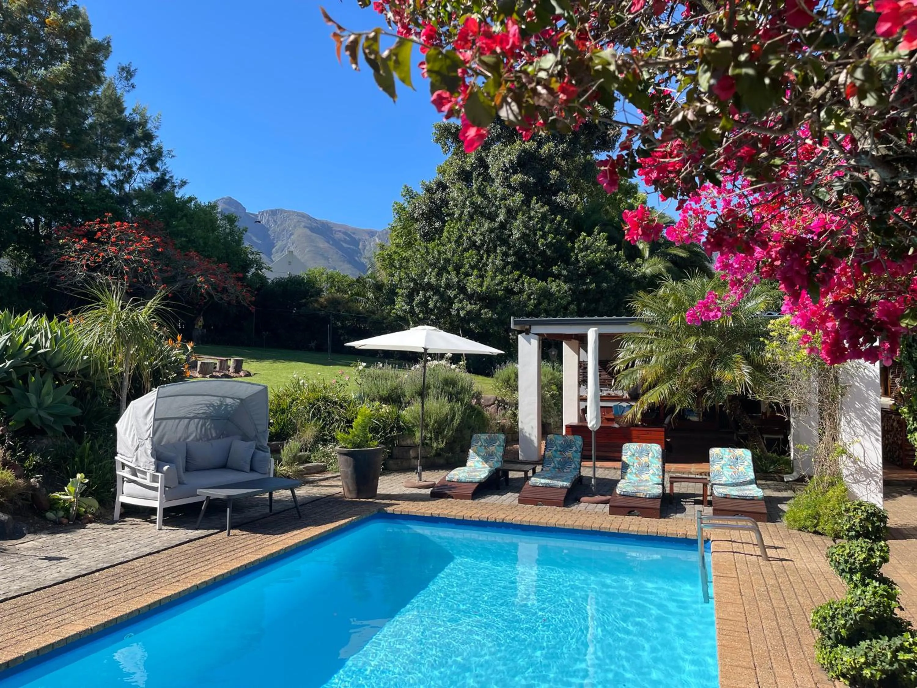 Garden view in Marula Lodge