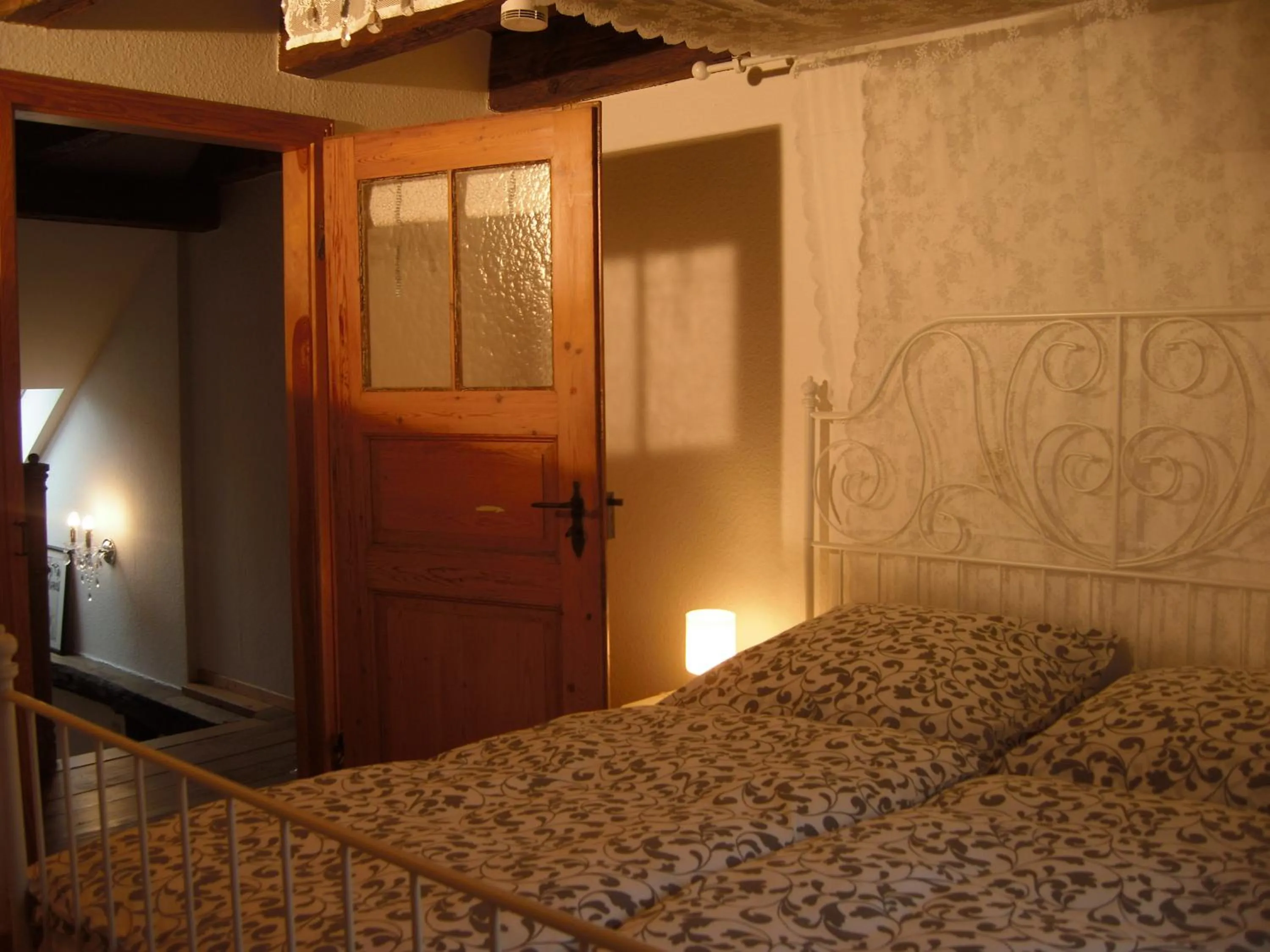 Bedroom, Bed in Ferienhaus Münzenberg 53
