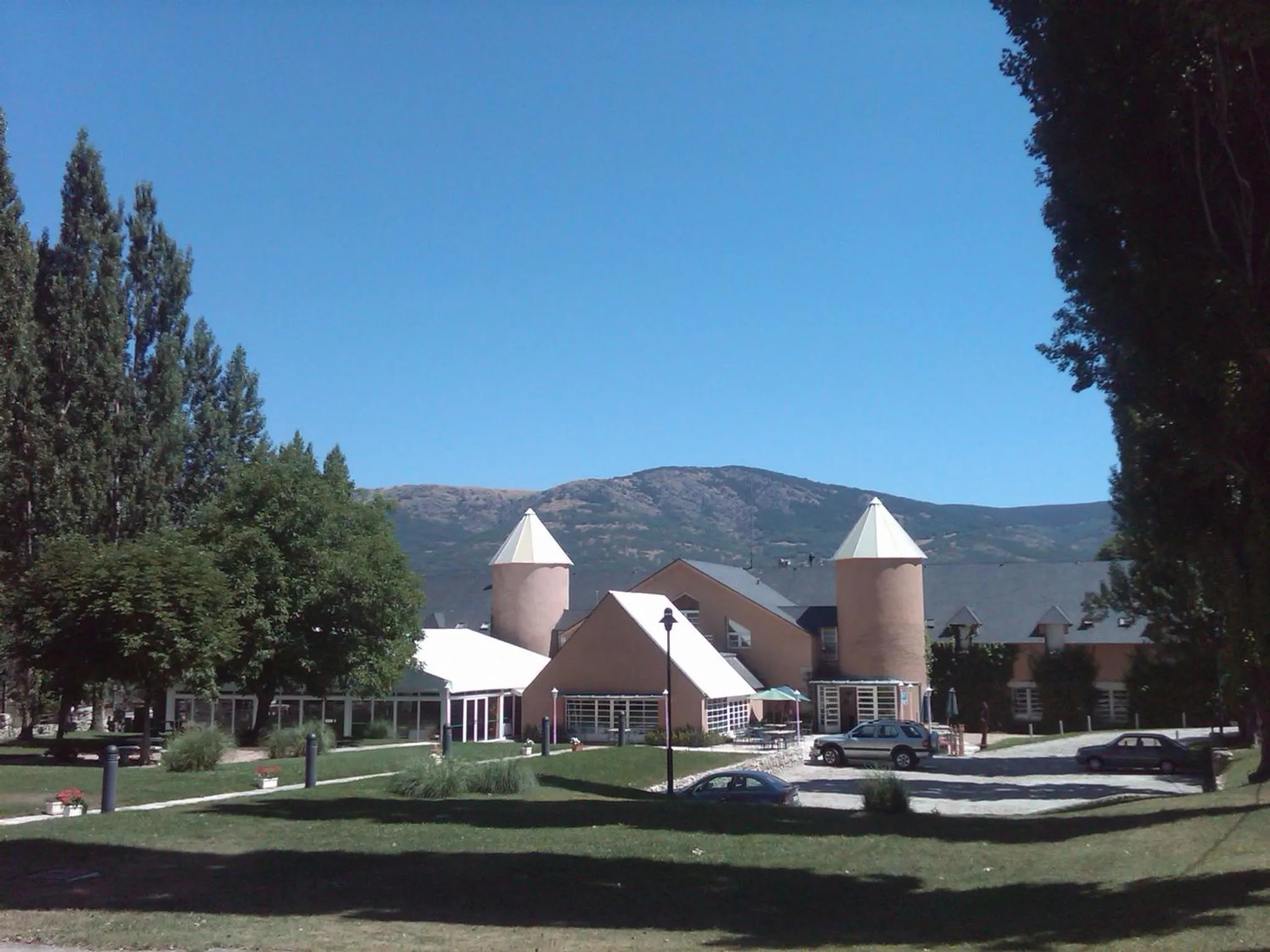 Property building in Hotel La Posada De Alameda