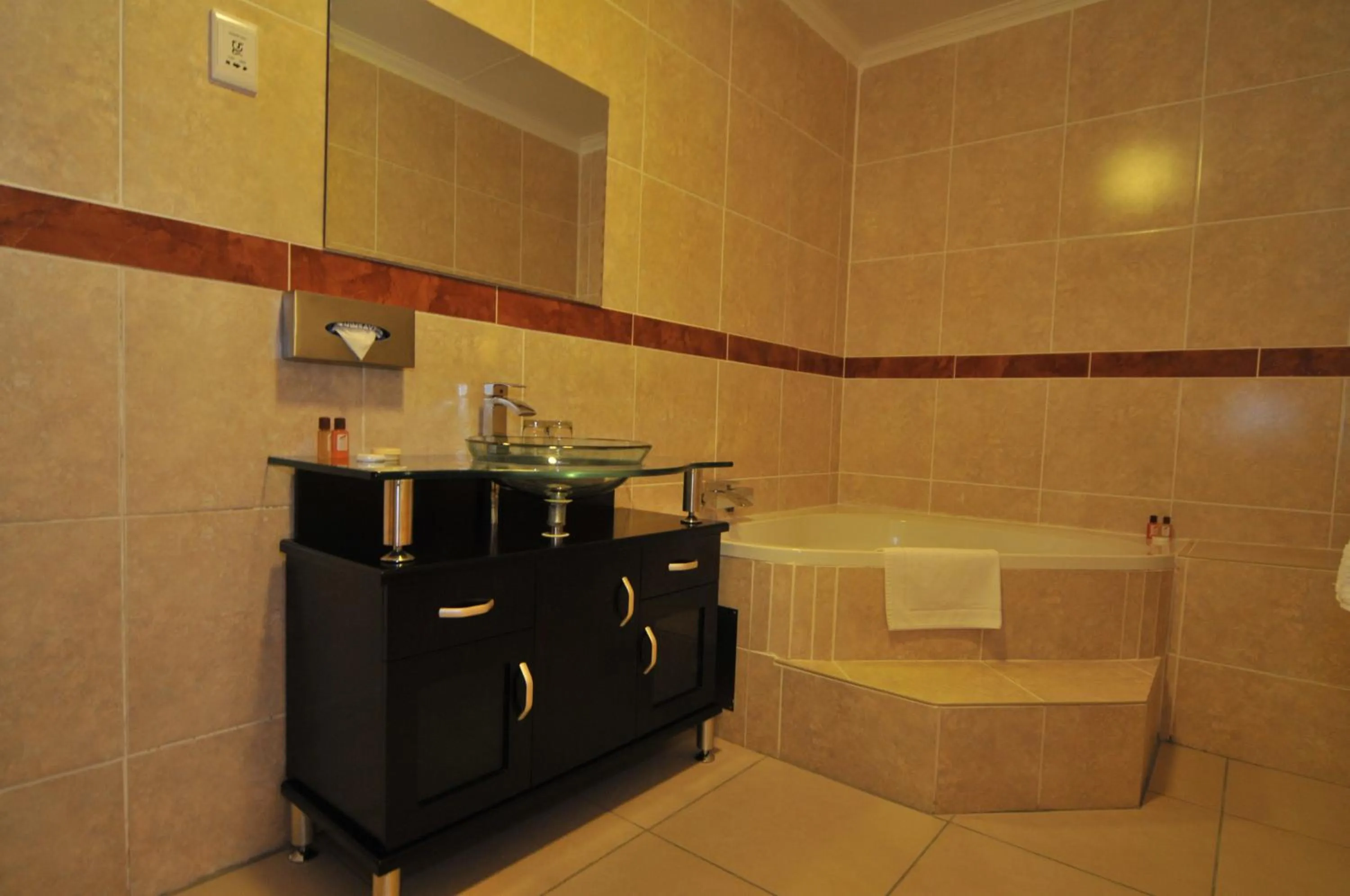 Bathroom in The Elegant Lodge Menlo Park