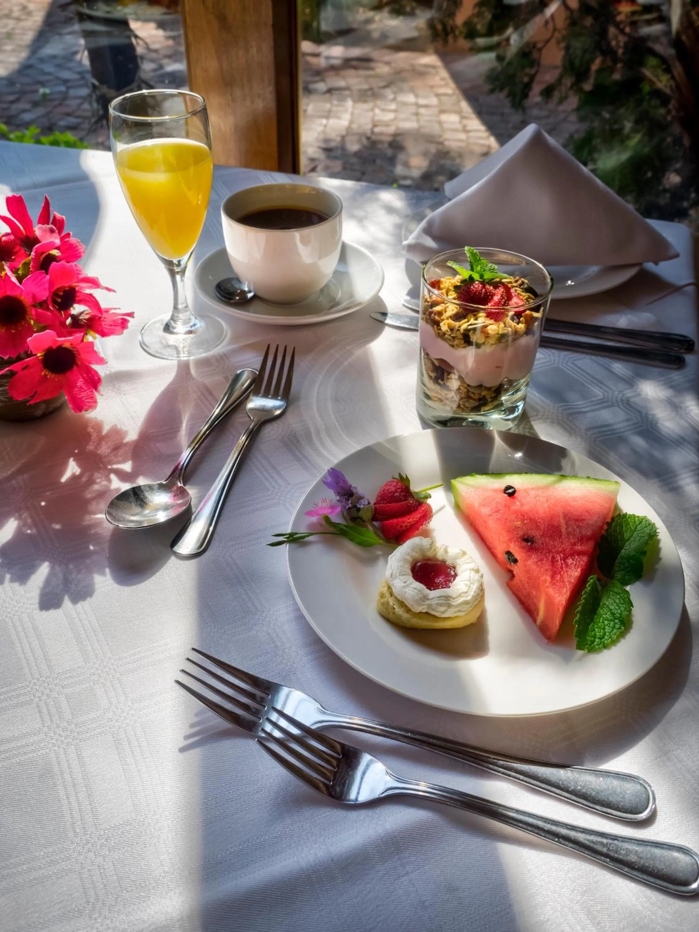 Continental breakfast in The Elegant Lodge Menlo Park