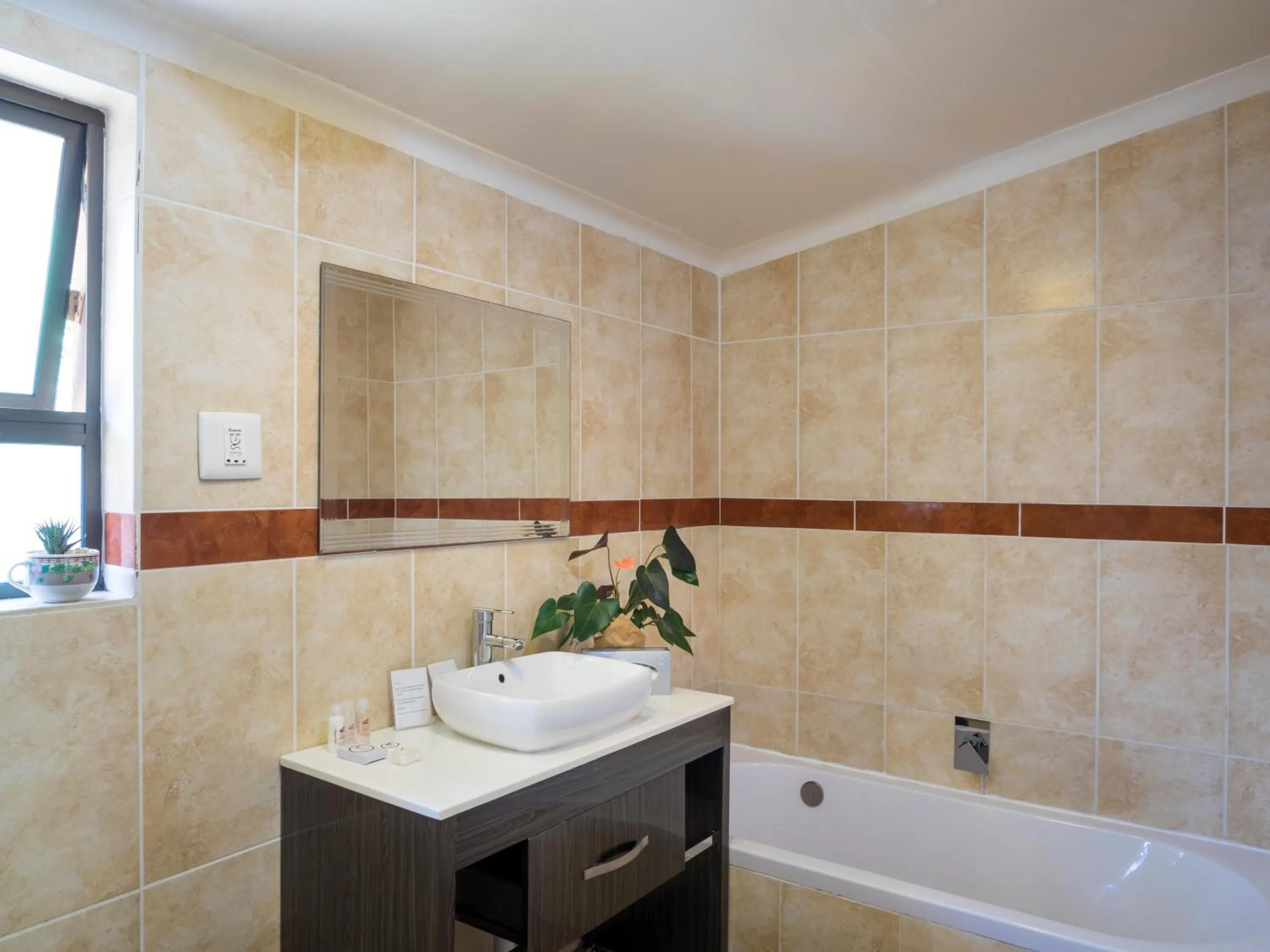 Bathroom in The Elegant Lodge Menlo Park