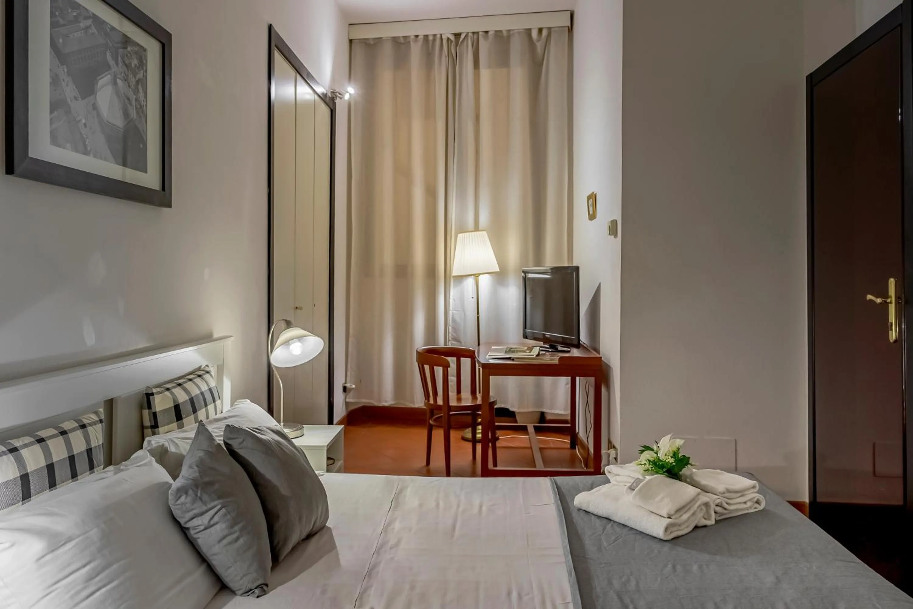 Double Room with Private External Bathroom in Santa Croce Exclusive