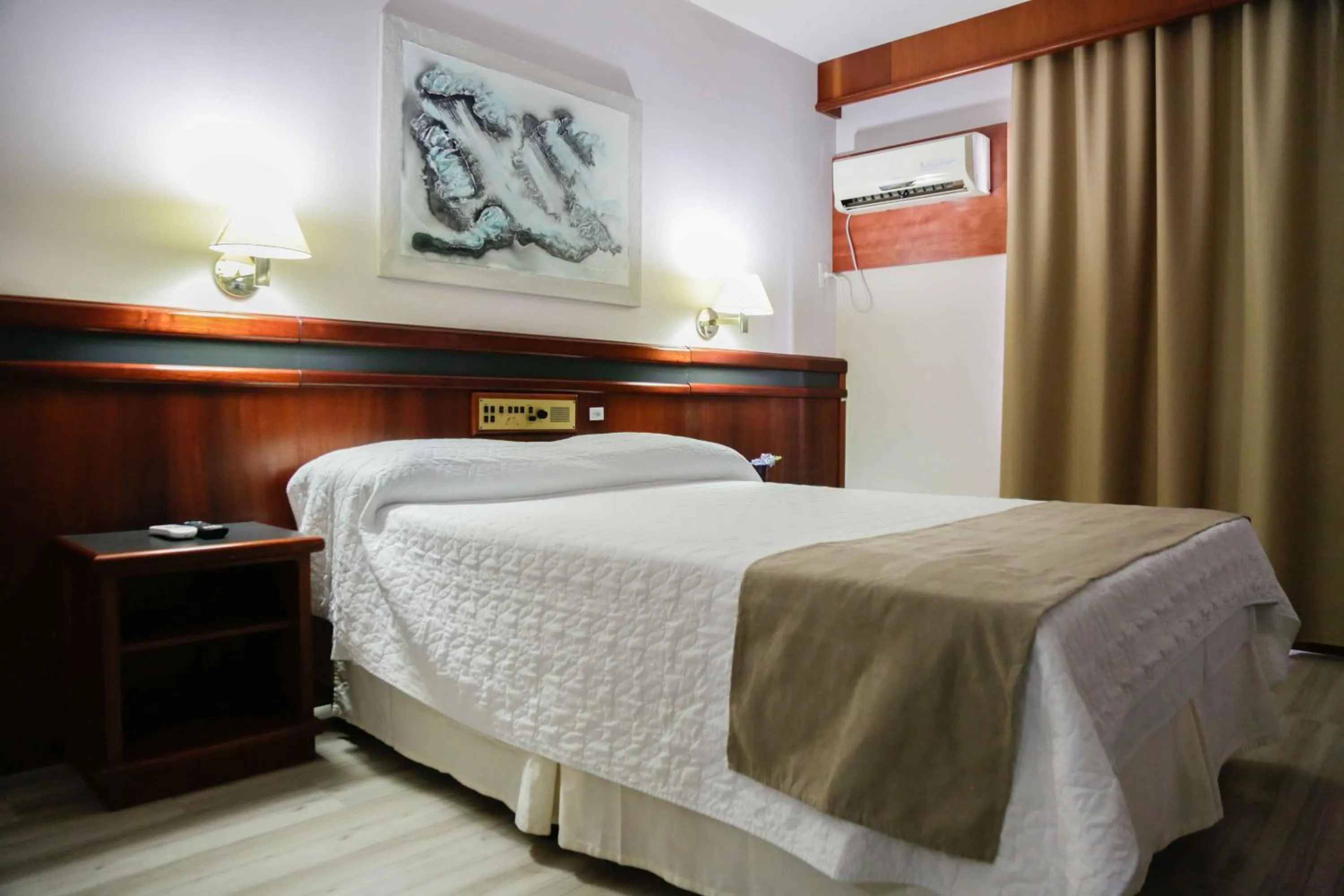 Bedroom, Bed in Susin Hotel