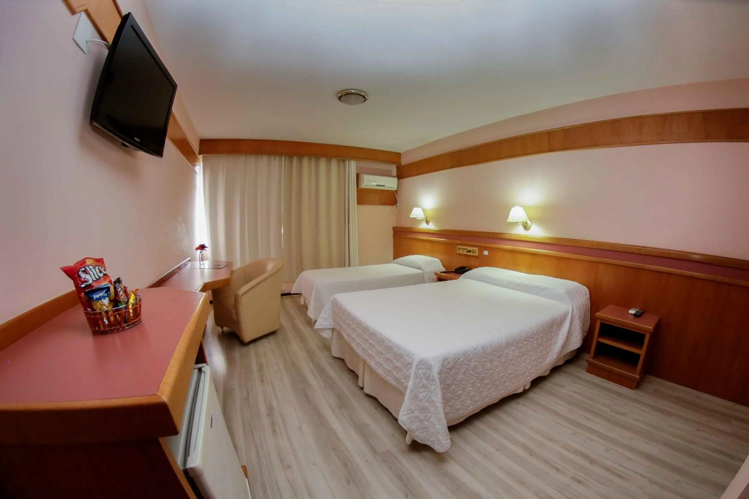 Bedroom, Bed in Susin Hotel