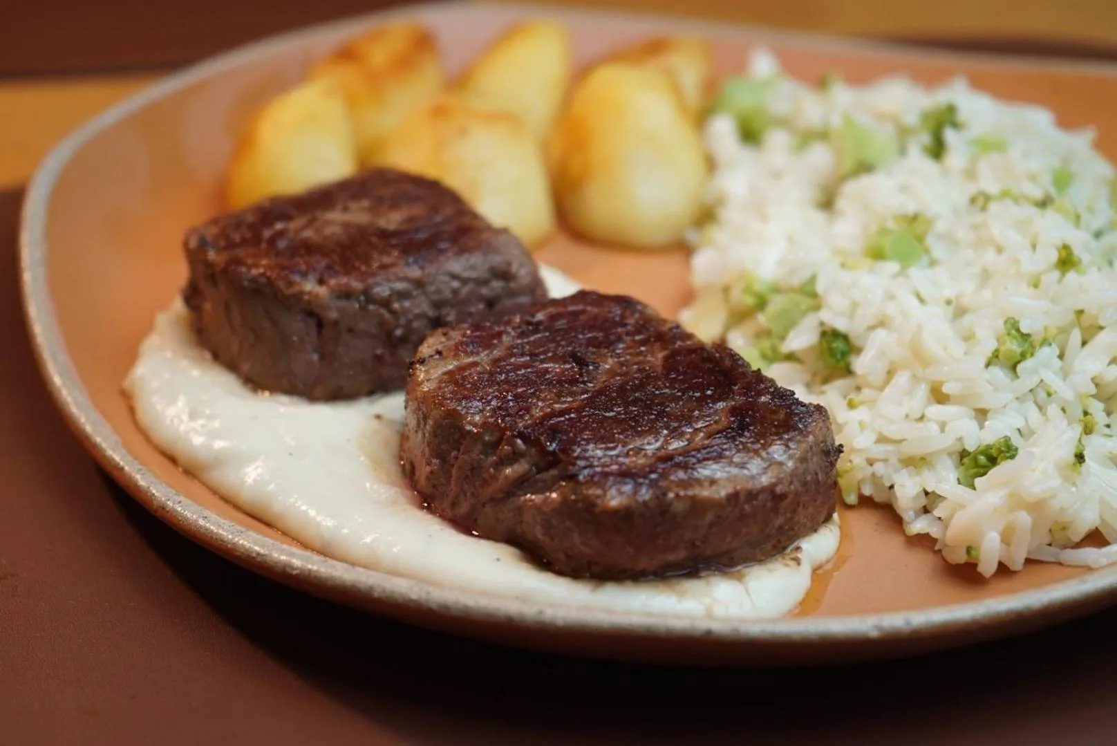 Restaurant/places to eat in Susin Hotel