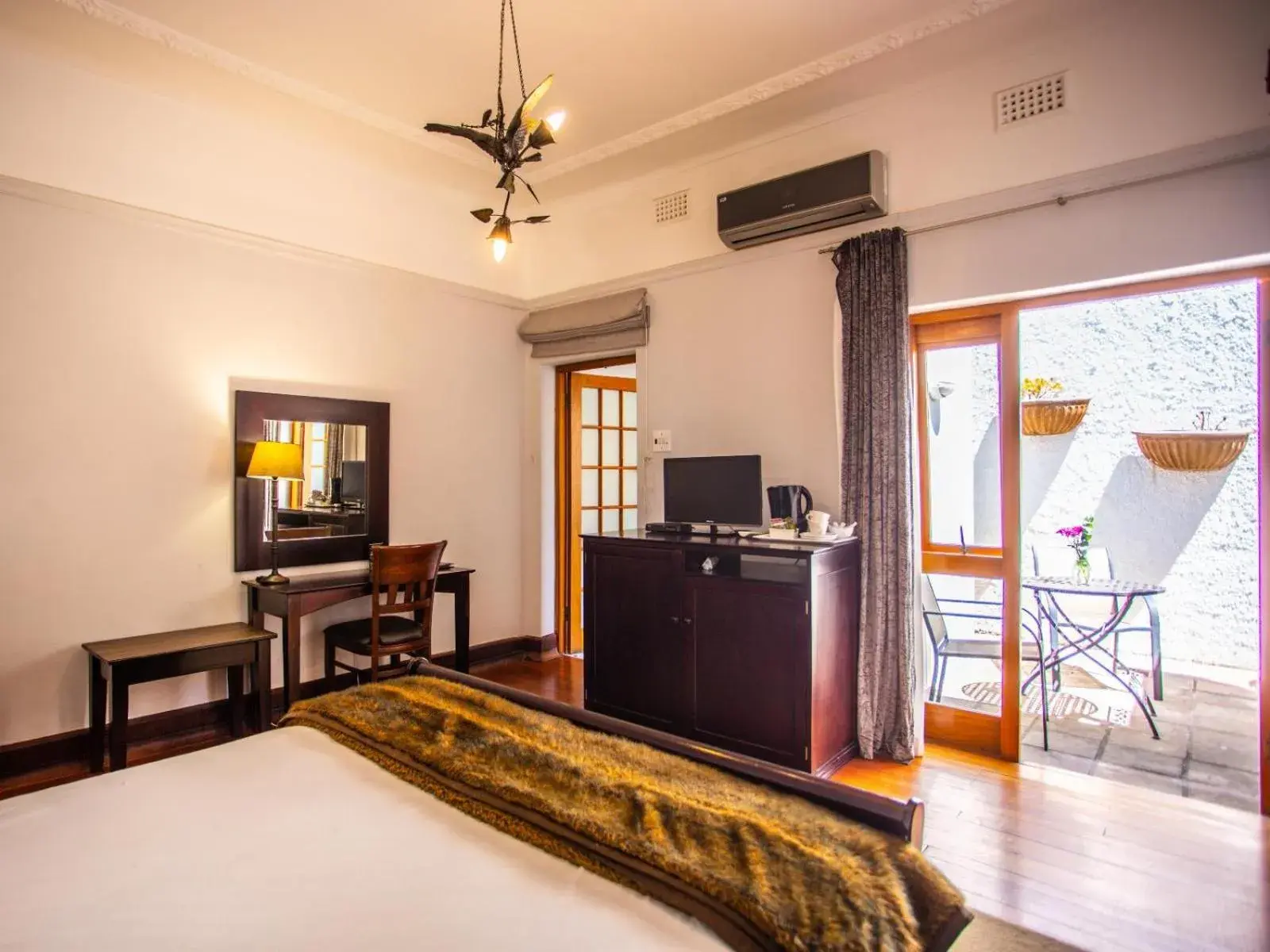 Standard Double Room - single occupancy in Cape Riviera Guesthouse Standard Double Room - single occupancy in Cape Riviera Guesthouse