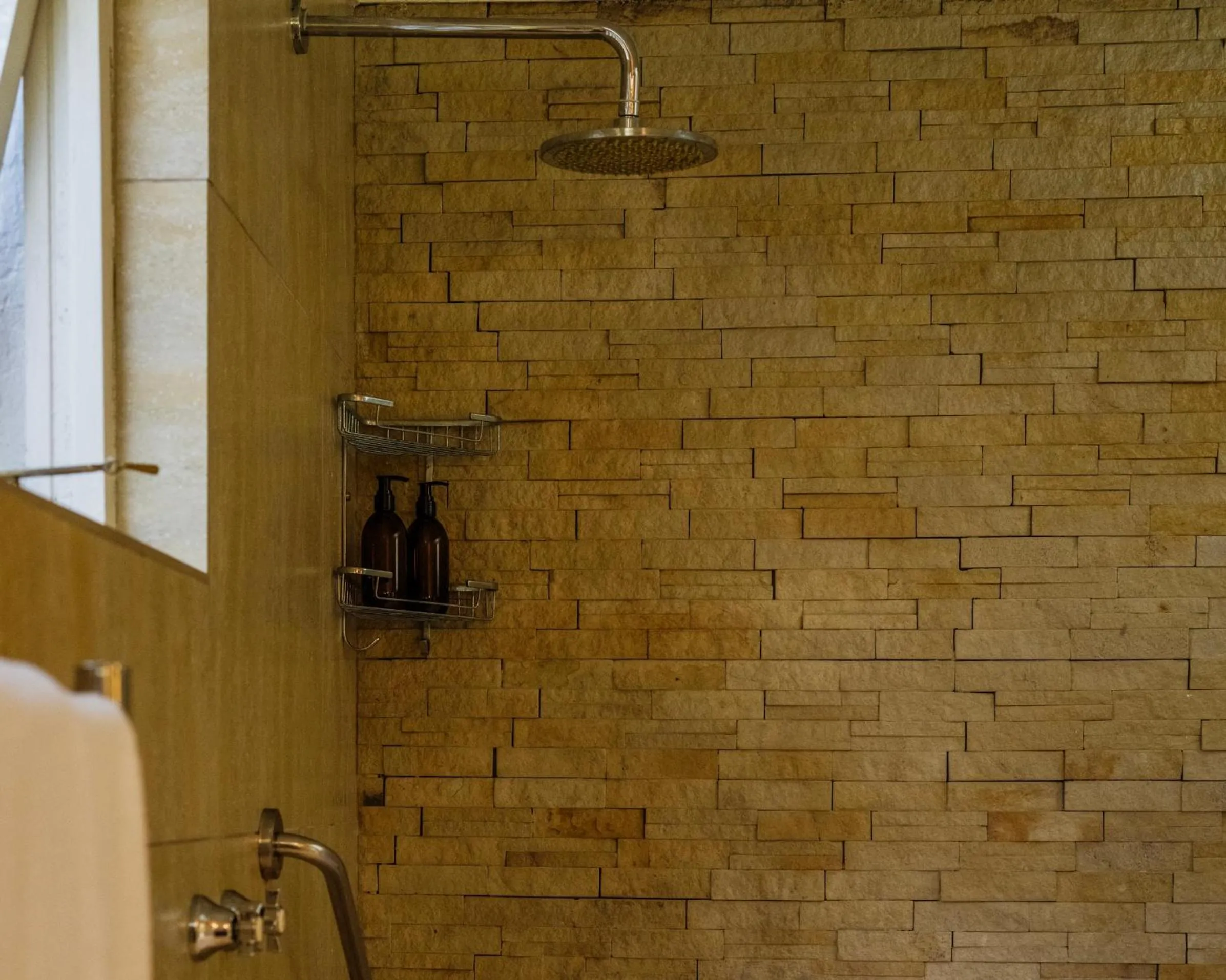 Shower in Moontide Riverside Lodge