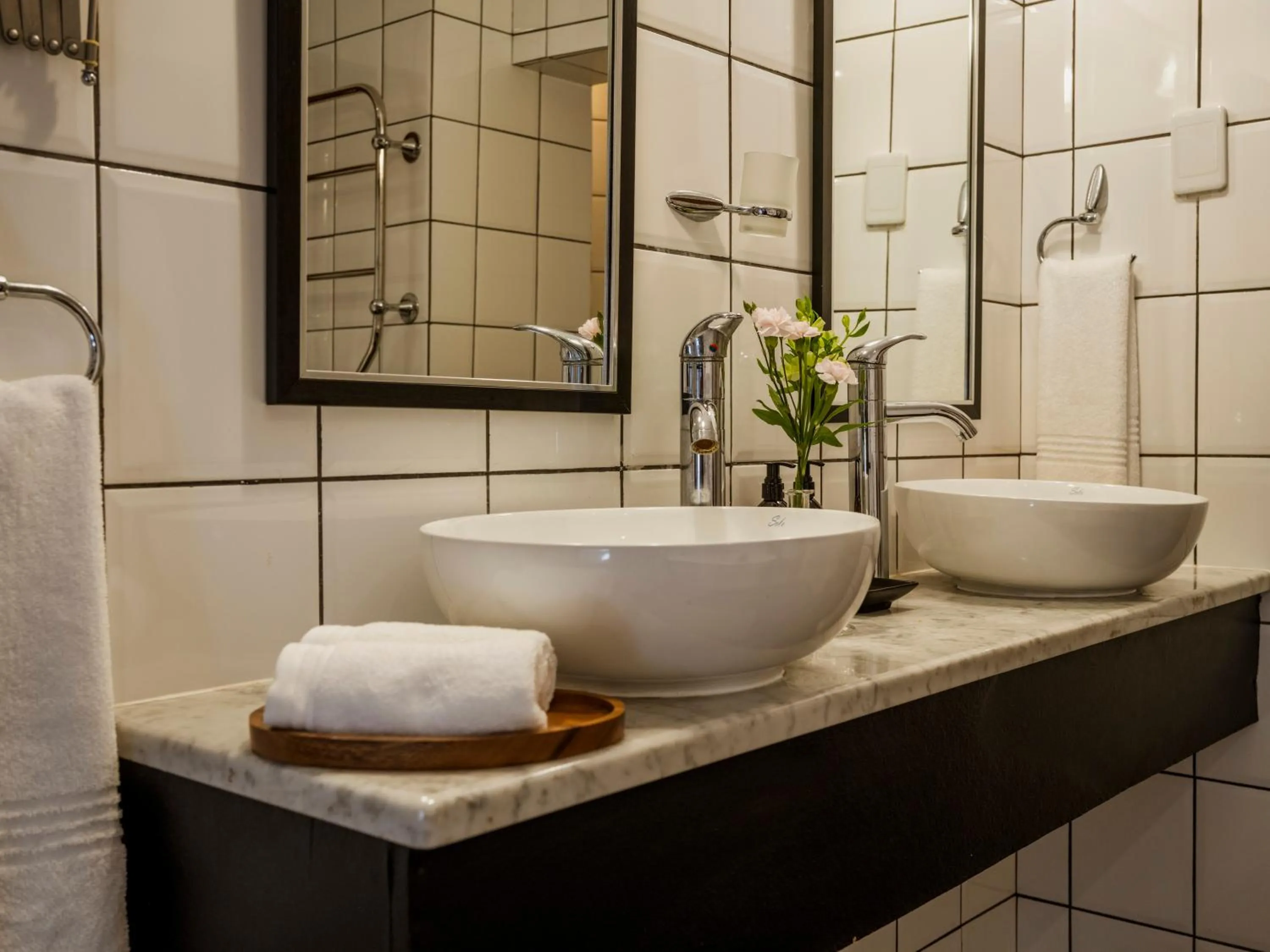 Bathroom in Moontide Riverside Lodge