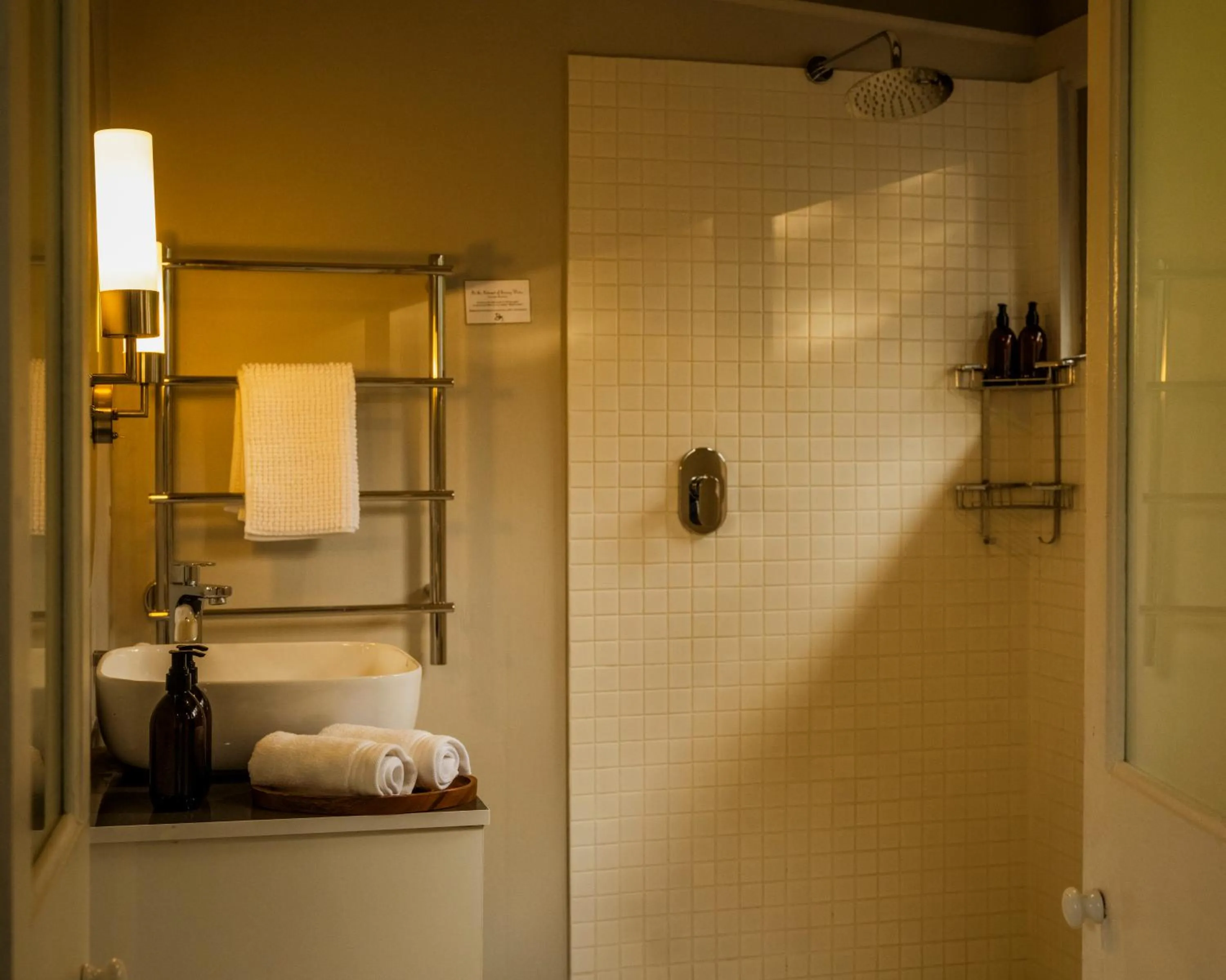 Shower in Moontide Riverside Lodge