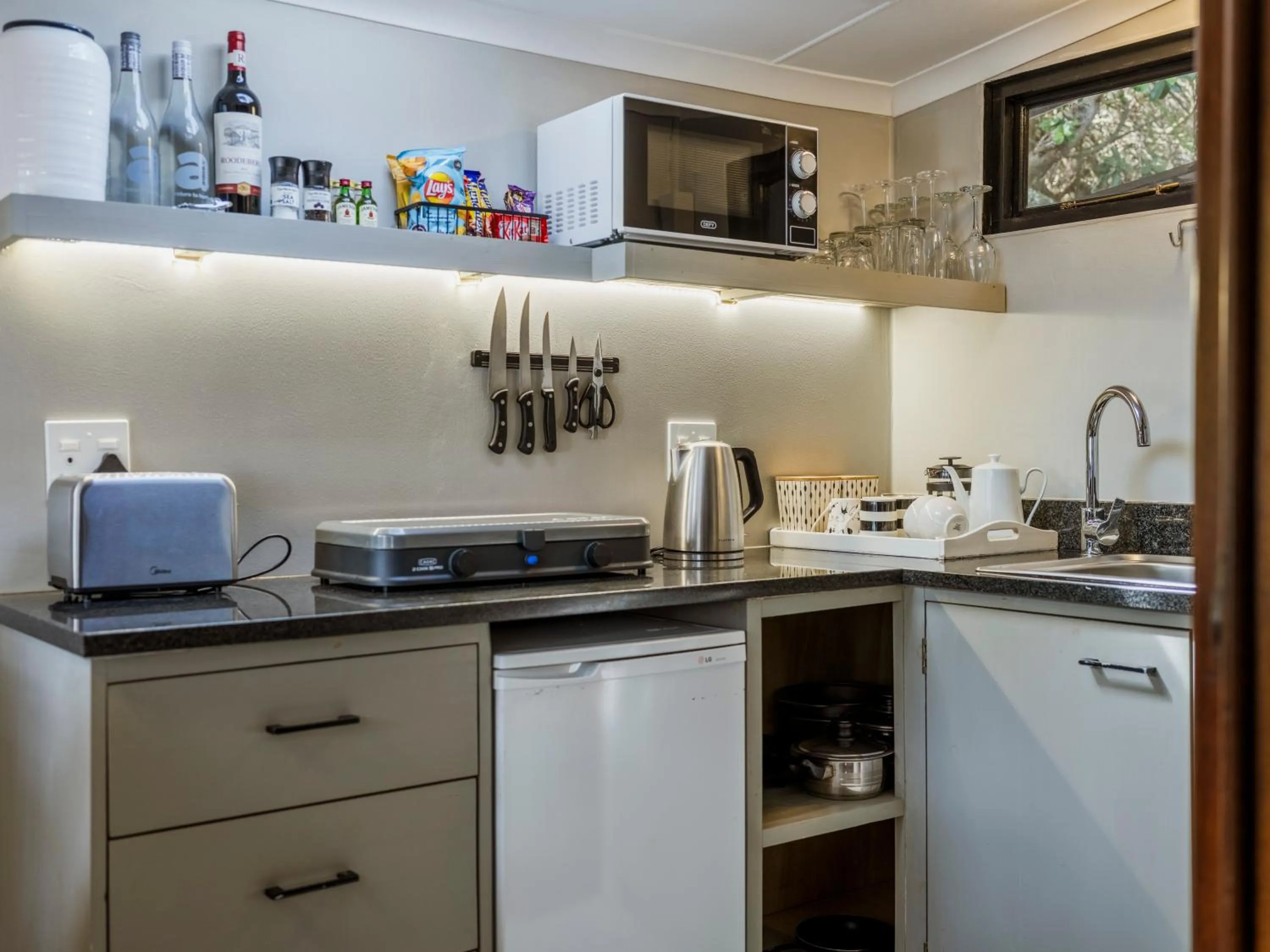 Coffee/tea facilities in Moontide Riverside Lodge