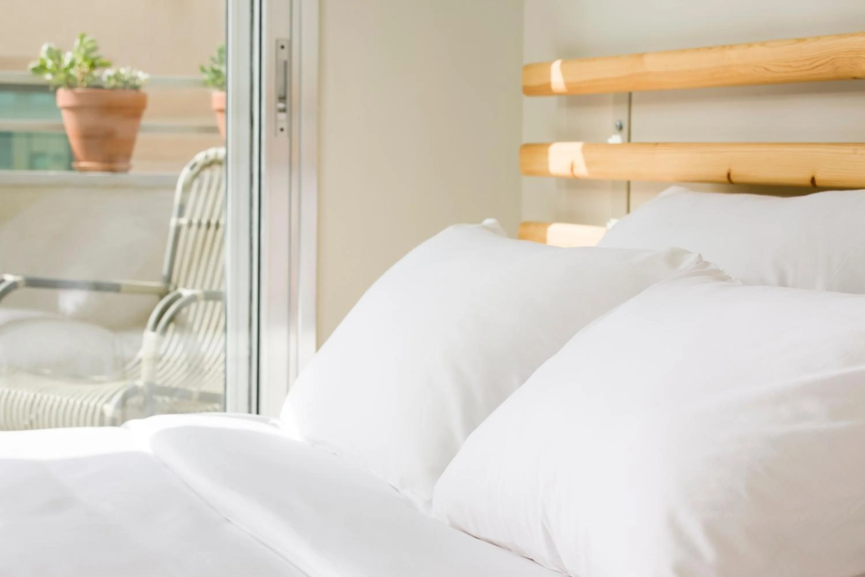 Bedroom, Bed in Florentin House - By HOMY