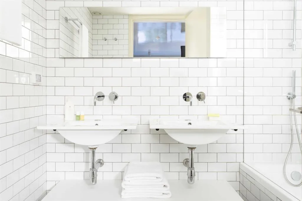 Bathroom in Florentin House - By HOMY