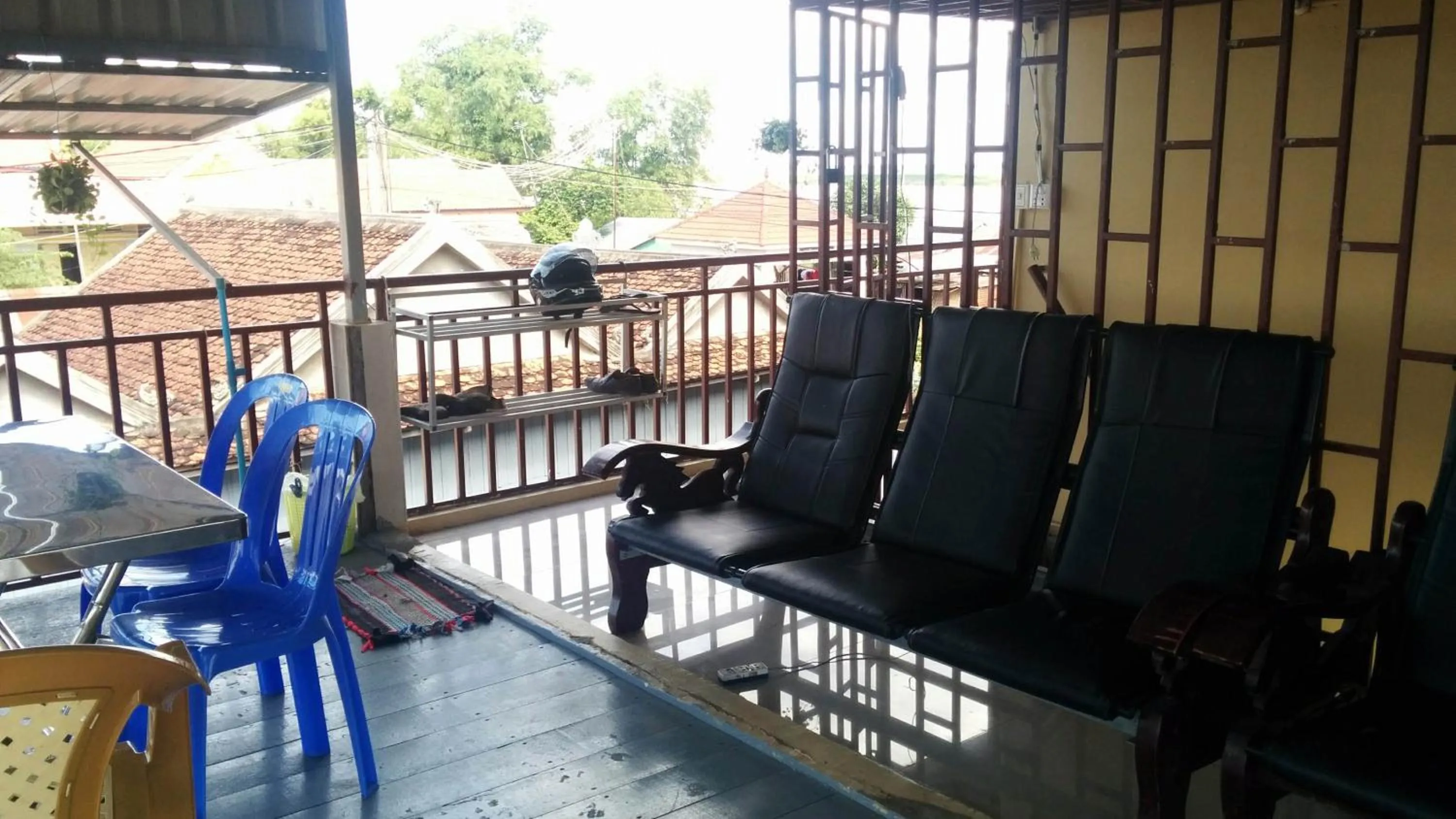 Restaurant/places to eat in Phalla Riverside