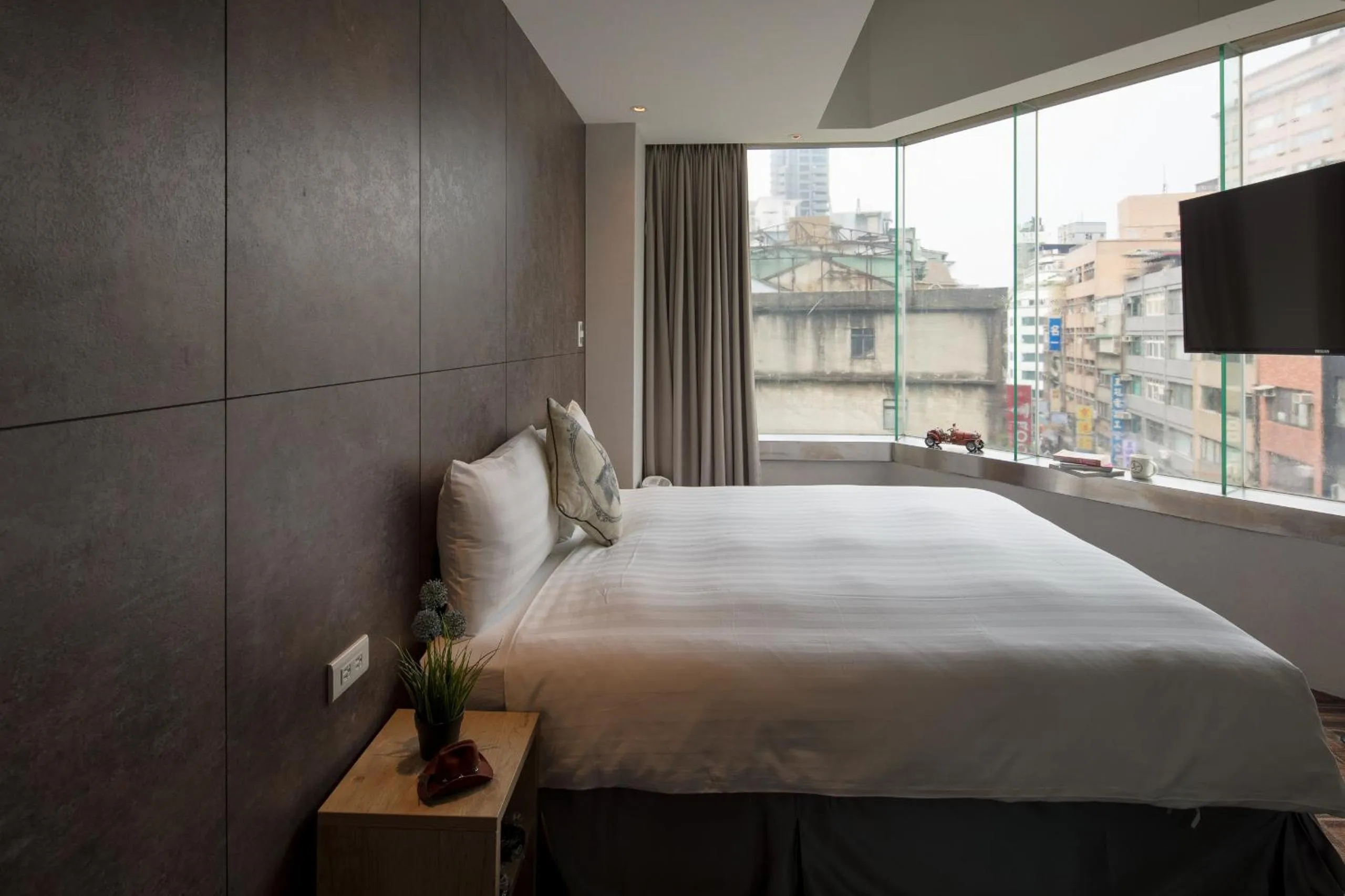 Photo of the whole room, Bed in Roaders Hotel Zhonghua