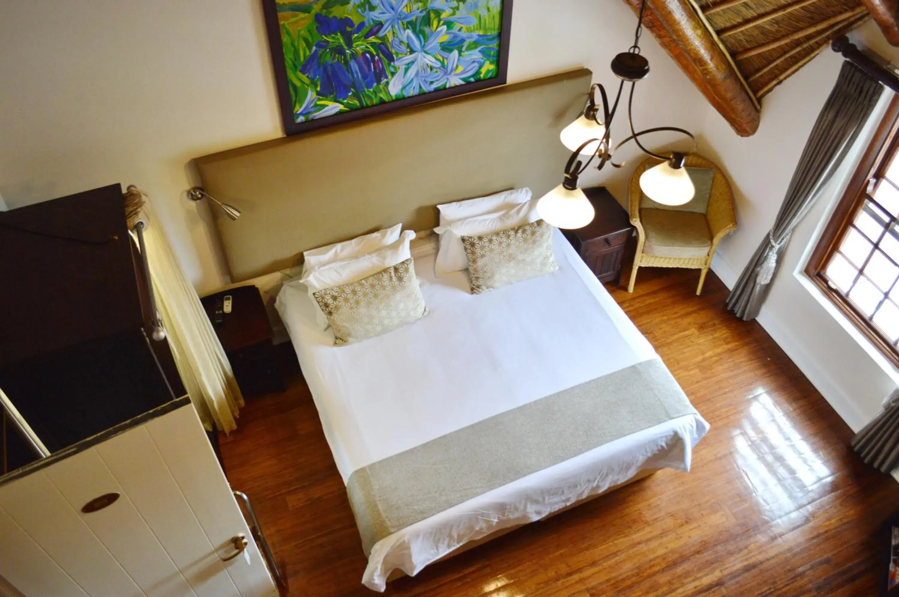 Bed in Oakhurst Hotel Bed in Oakhurst Hotel