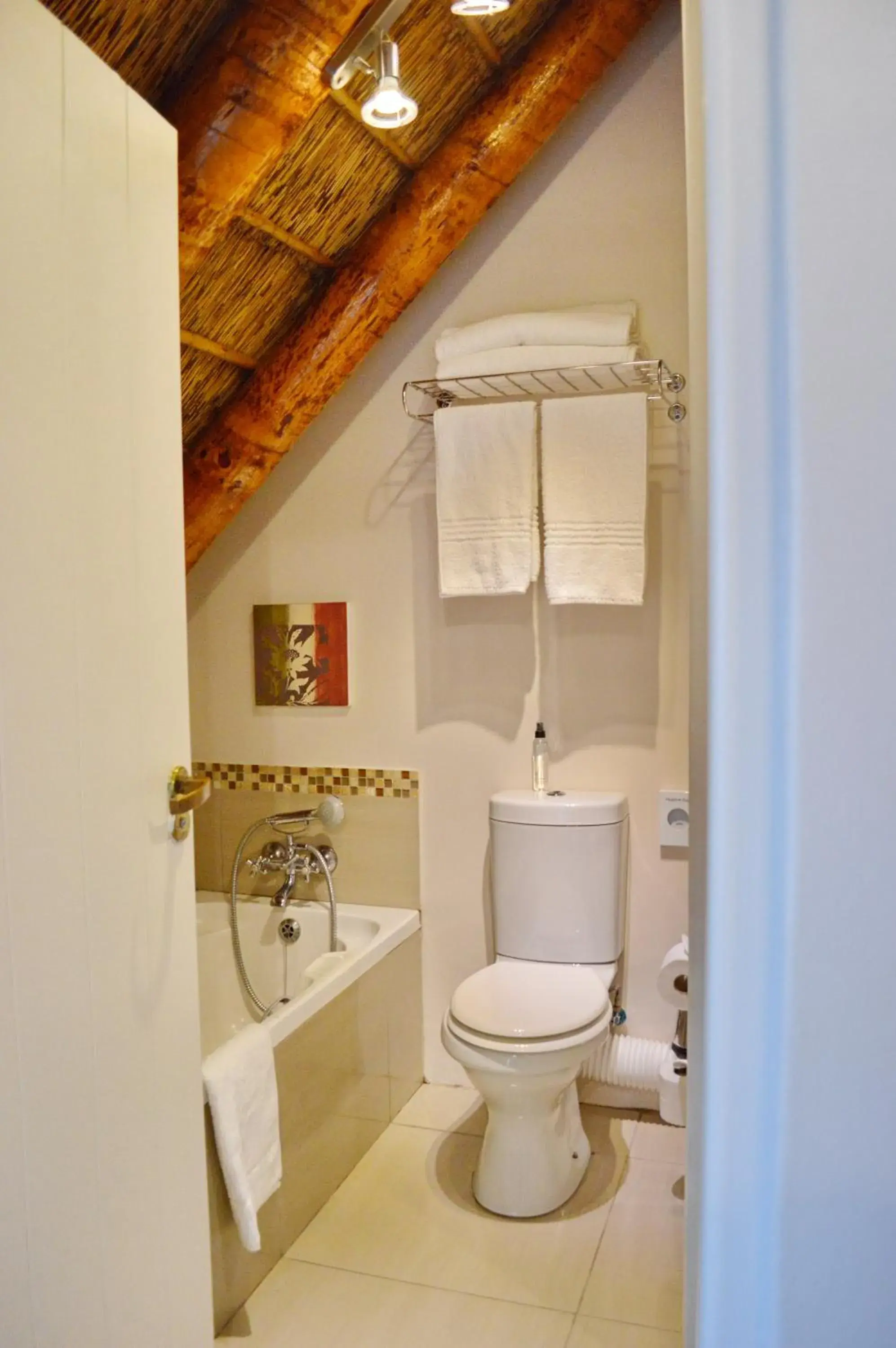 Bathroom in Oakhurst Hotel Bathroom in Oakhurst Hotel