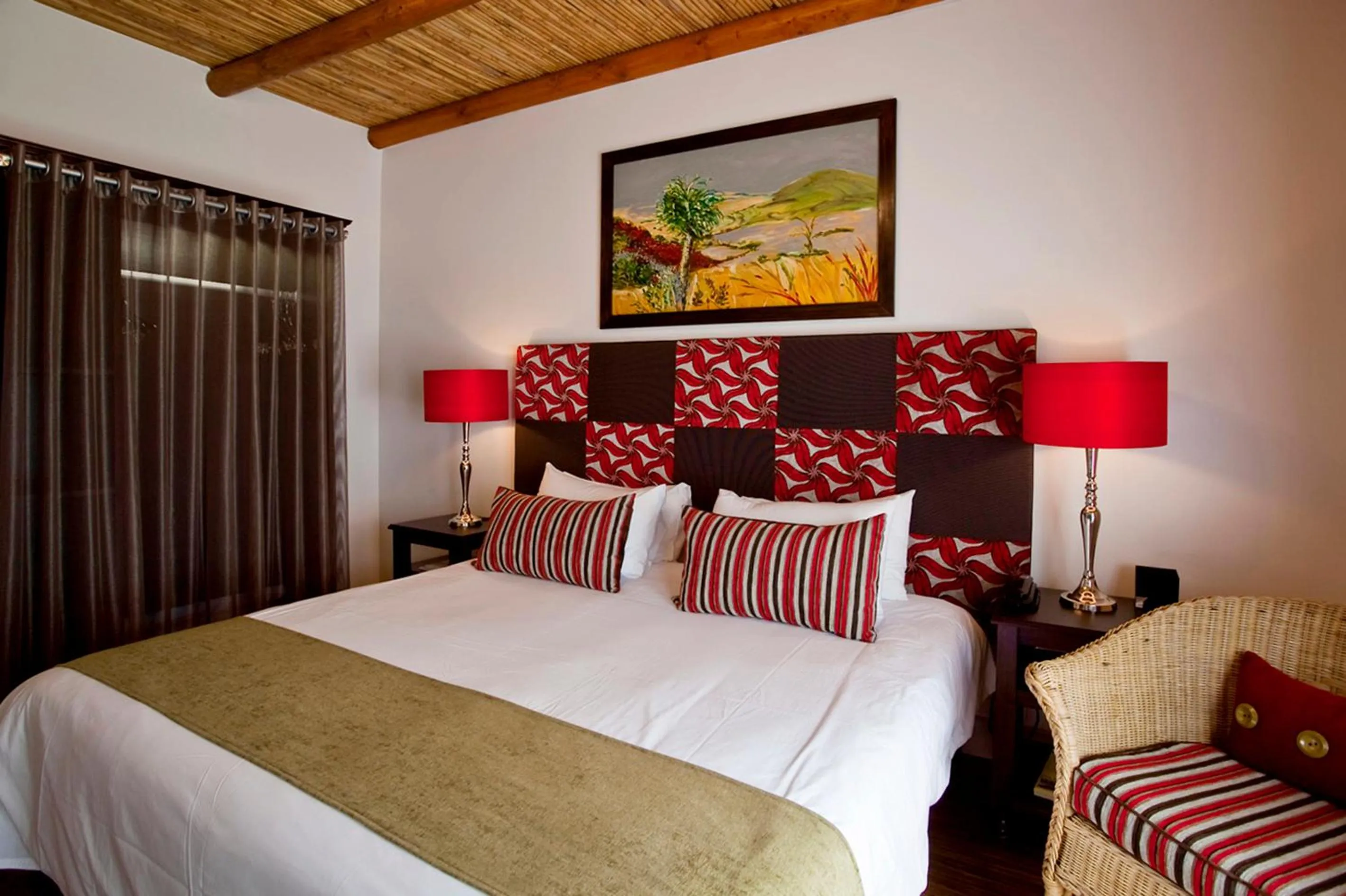 Bedroom in Oakhurst Hotel