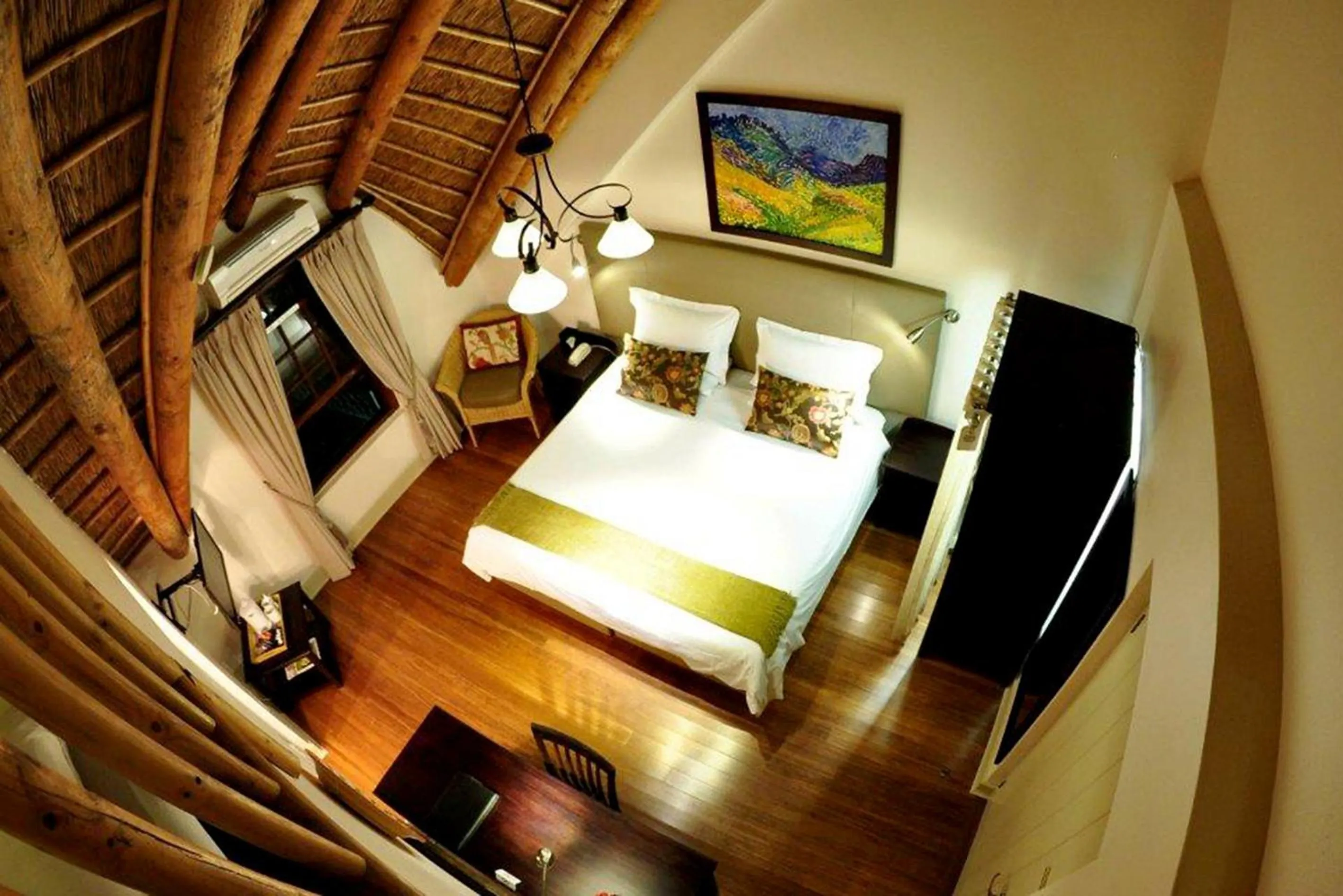 Spring in Oakhurst Hotel