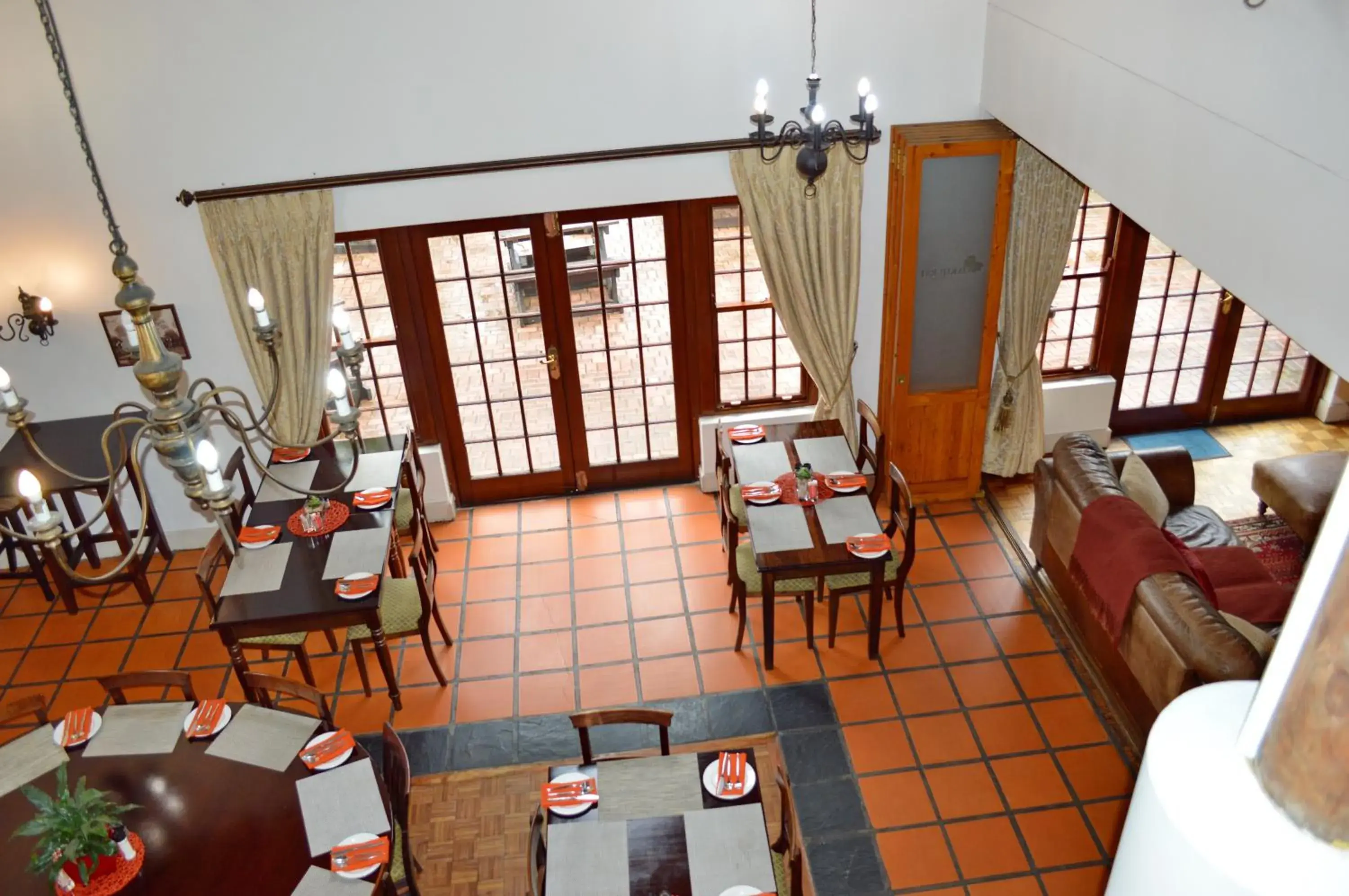 Restaurant/places to eat in Oakhurst Hotel Restaurant/places to eat in Oakhurst Hotel
