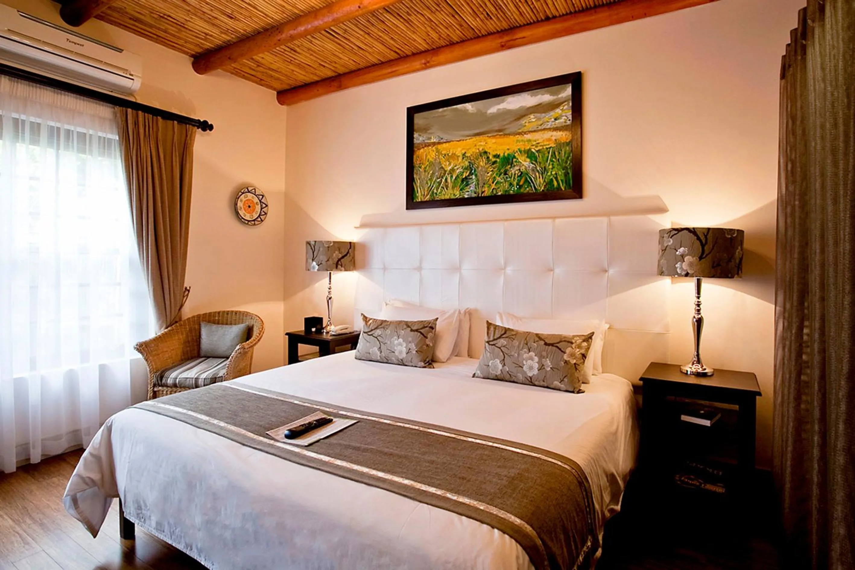 Day in Oakhurst Hotel