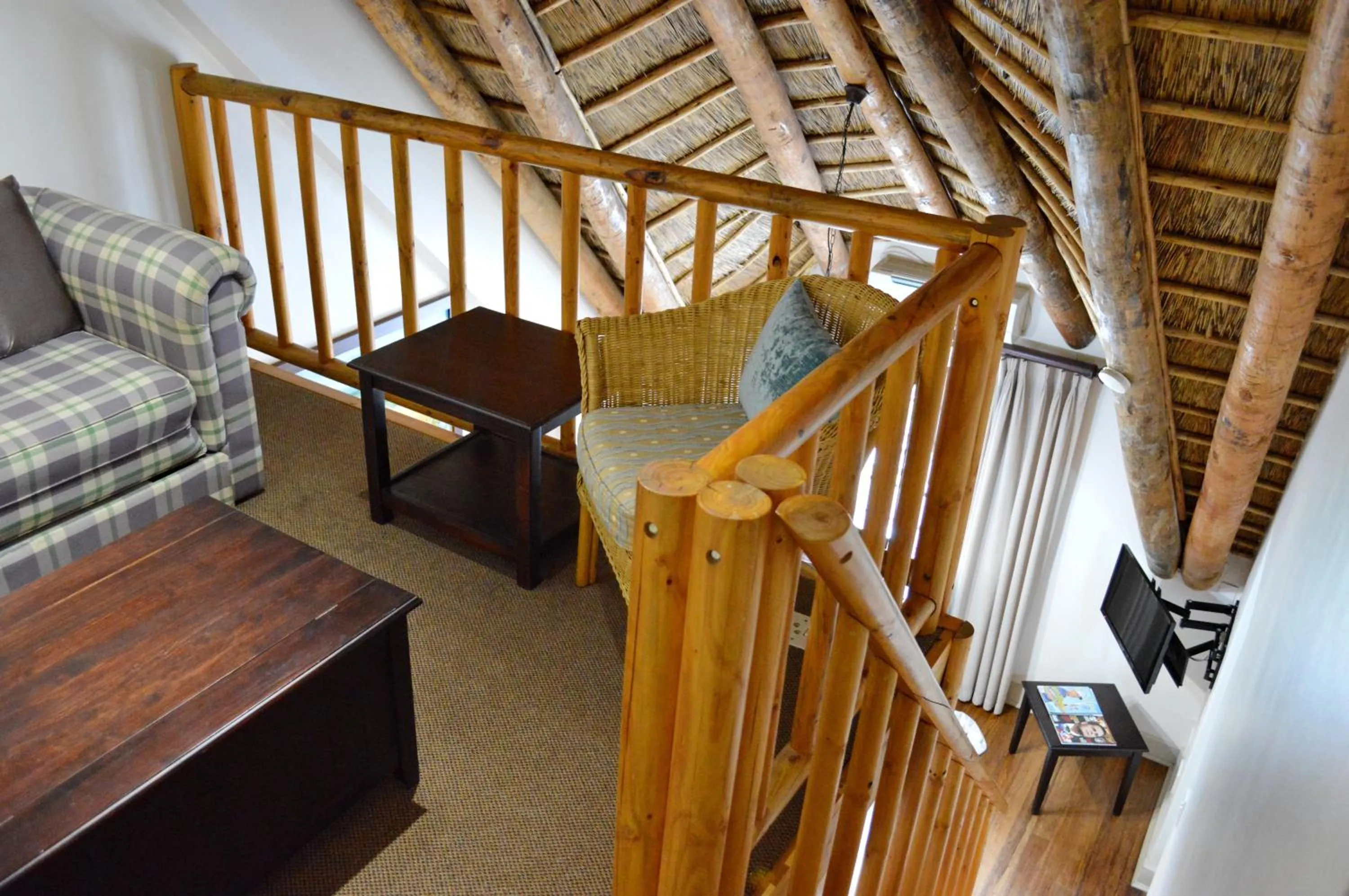 Bed in Oakhurst Hotel