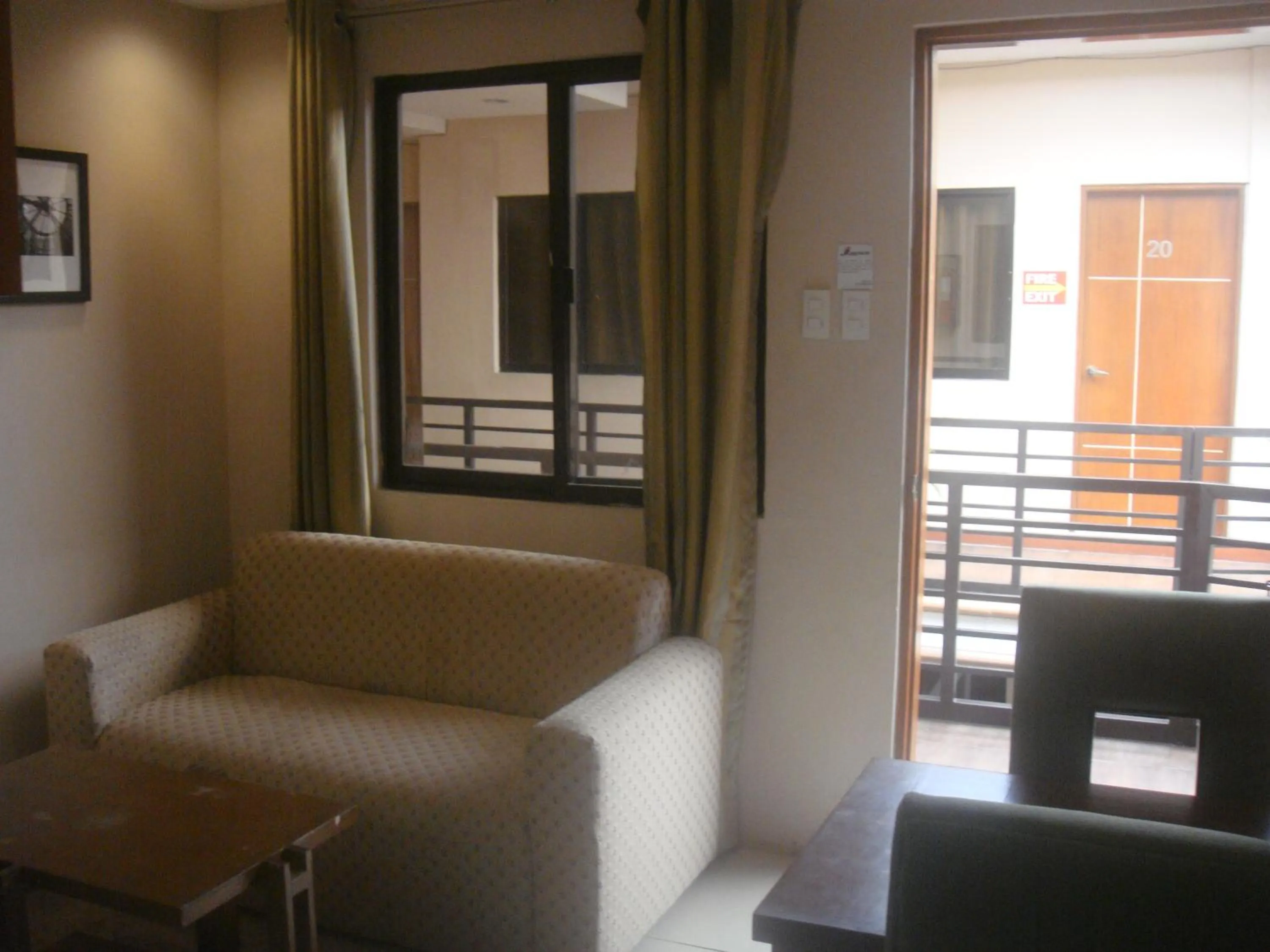 Day in Hidden Pearl Hotel (Janus Luxury Suites)