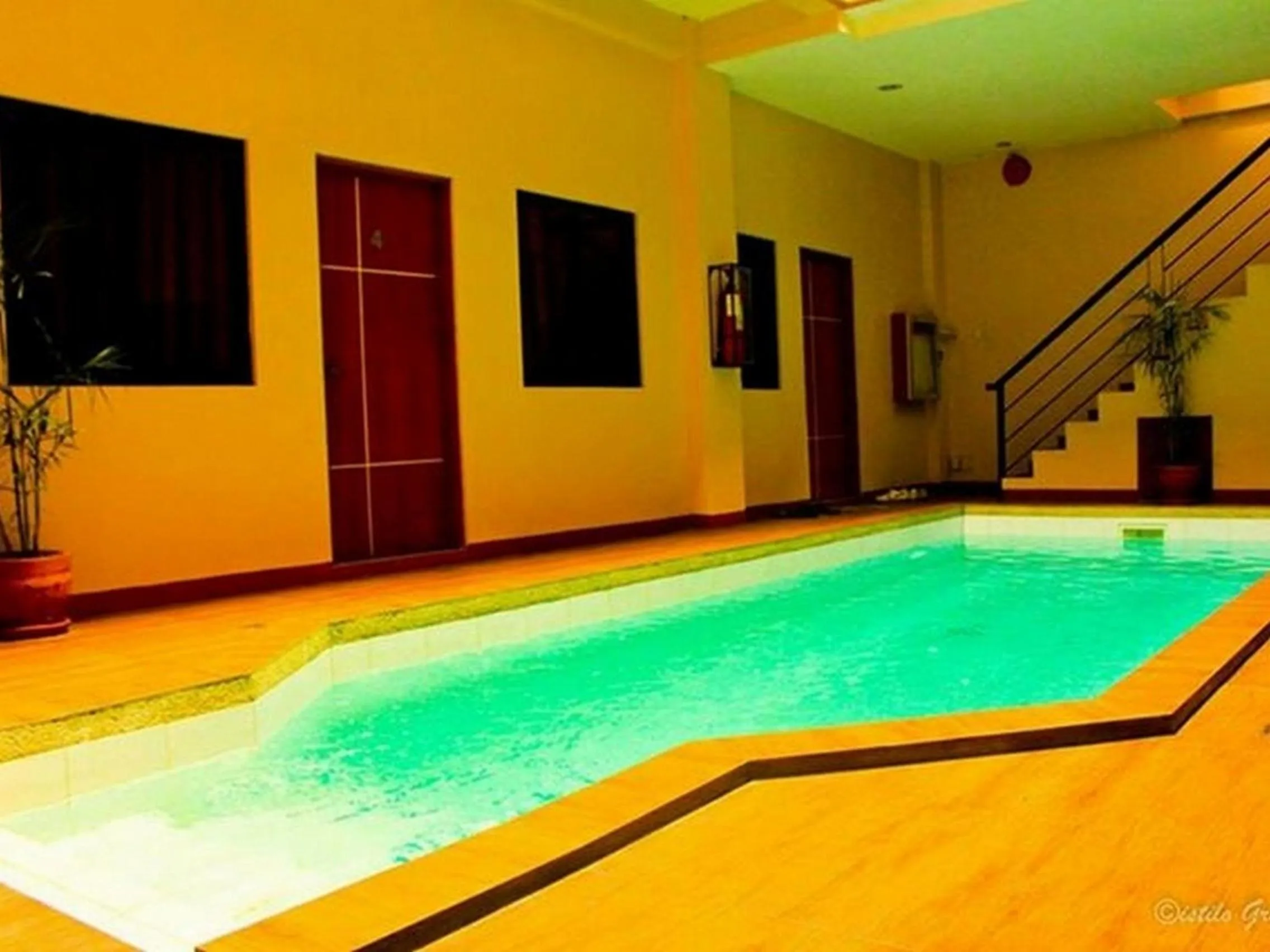 Swimming pool in Hidden Pearl Hotel (Janus Luxury Suites)