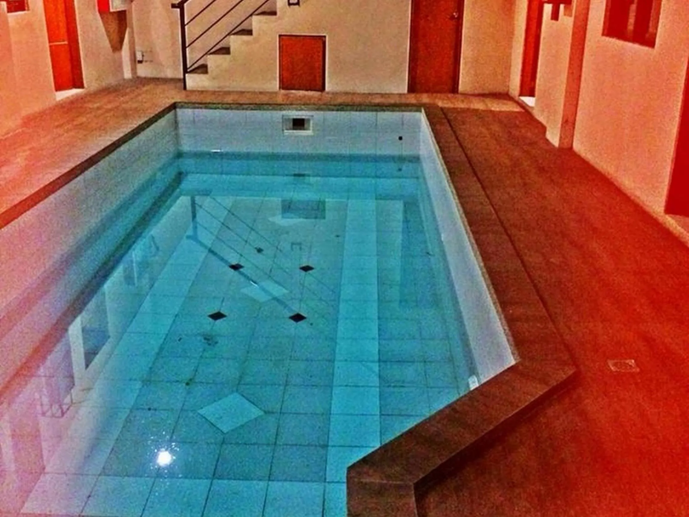 Swimming pool in Hidden Pearl Hotel (Janus Luxury Suites)
