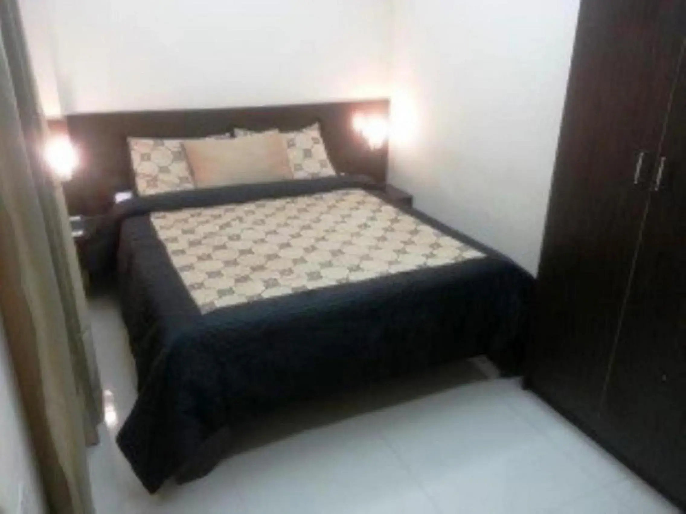 Photo of the whole room, Bed in Hidden Pearl Hotel (Janus Luxury Suites) Photo of the whole room, Bed in Hidden Pearl Hotel (Janus Luxury Suites)