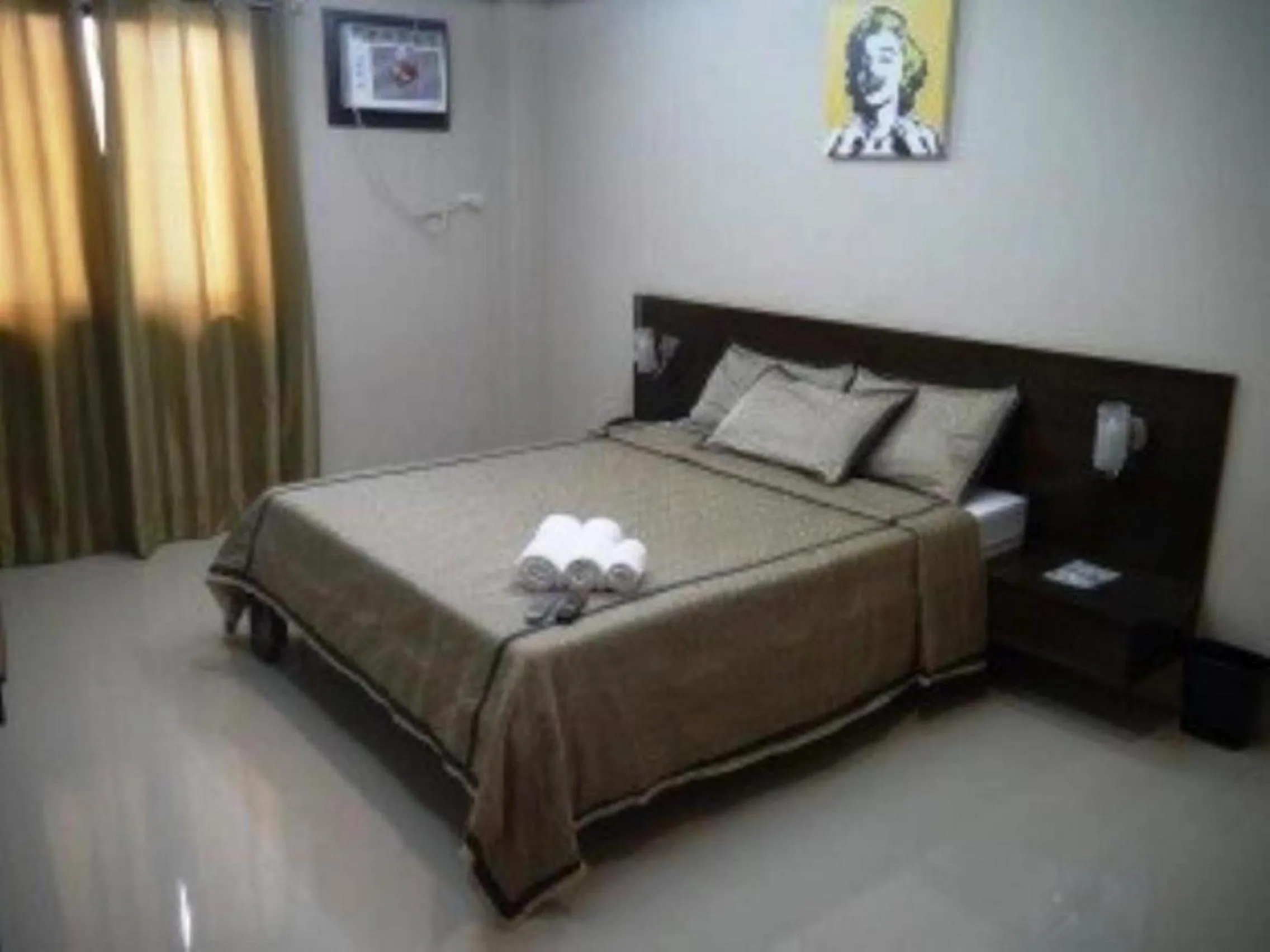 Day, Bed in Hidden Pearl Hotel (Janus Luxury Suites)