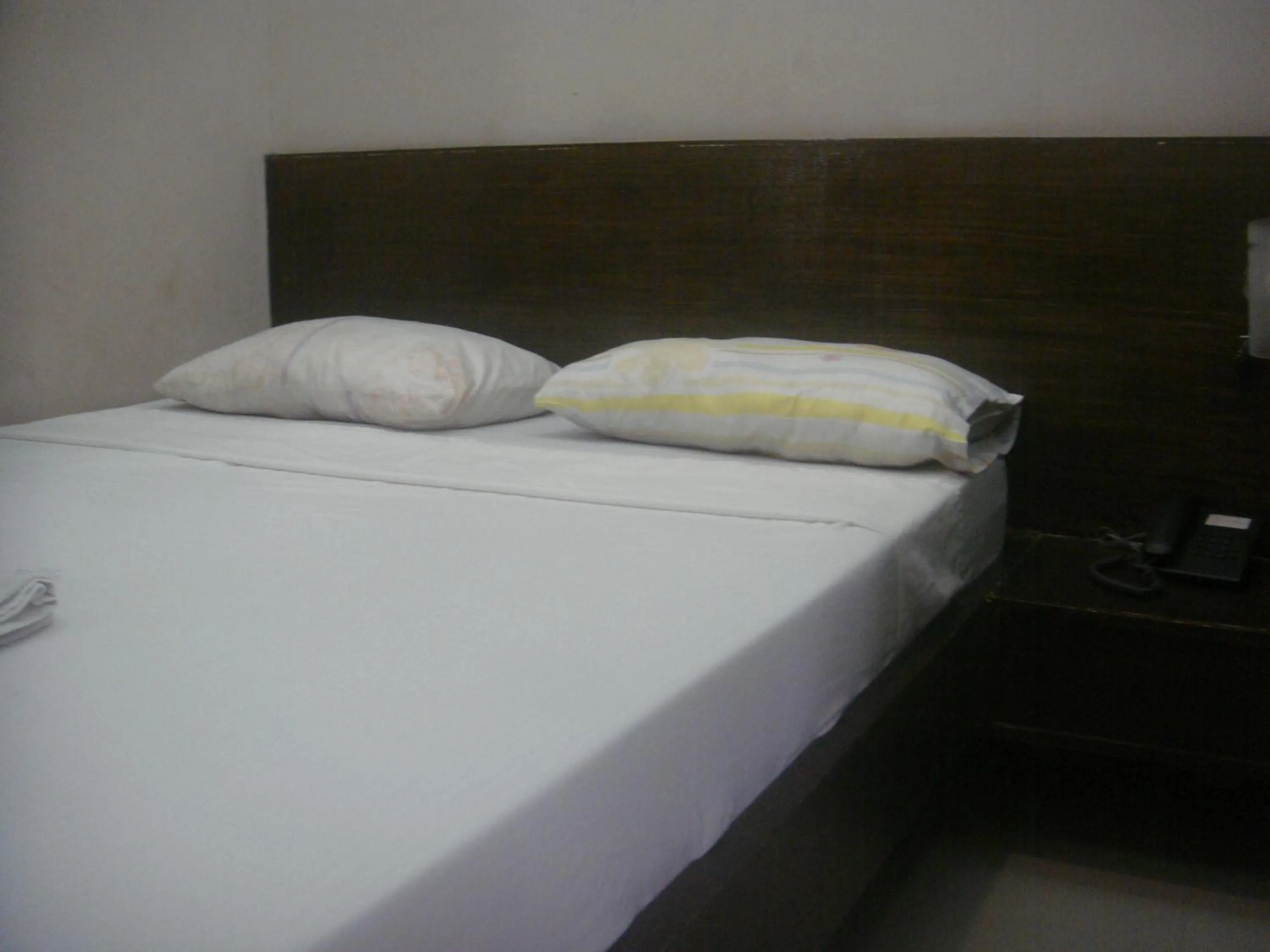 Bed in Hidden Pearl Hotel (Janus Luxury Suites)