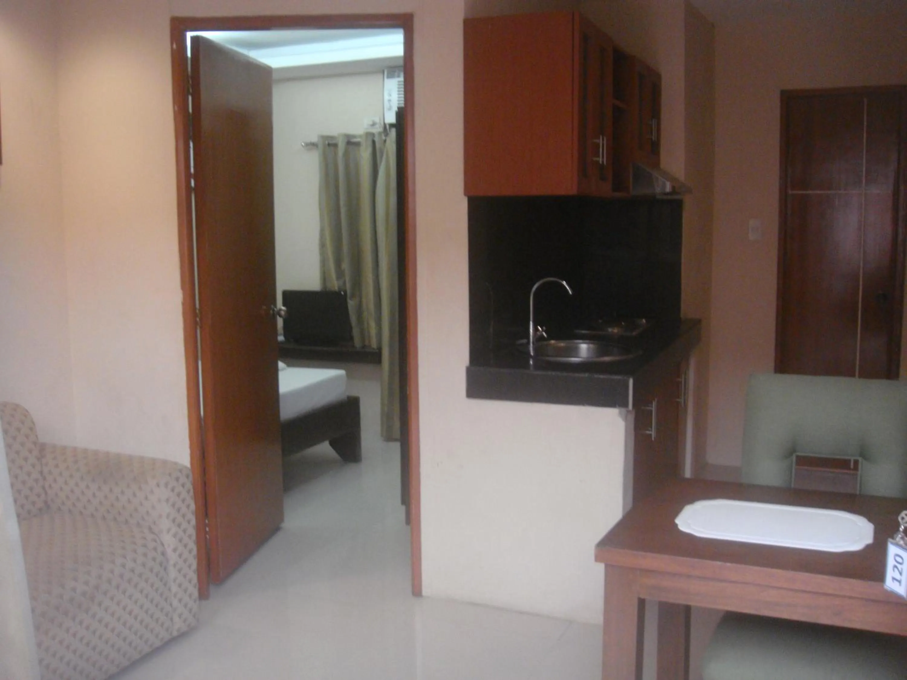 Kitchen or kitchenette, Bed in Hidden Pearl Hotel (Janus Luxury Suites)