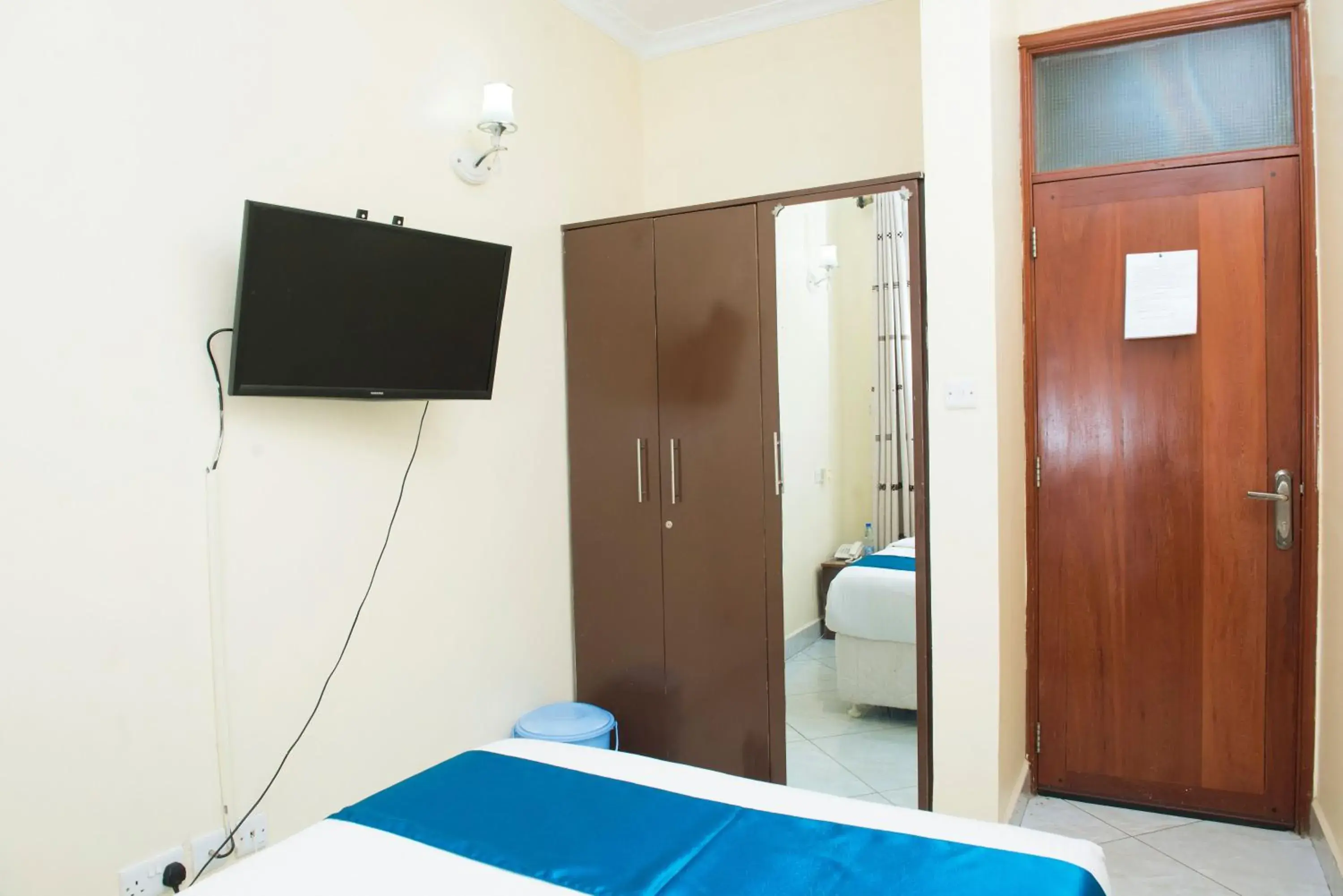 TV and multimedia, Bed in Airport Transit Lodges TV and multimedia, Bed in Airport Transit Lodges