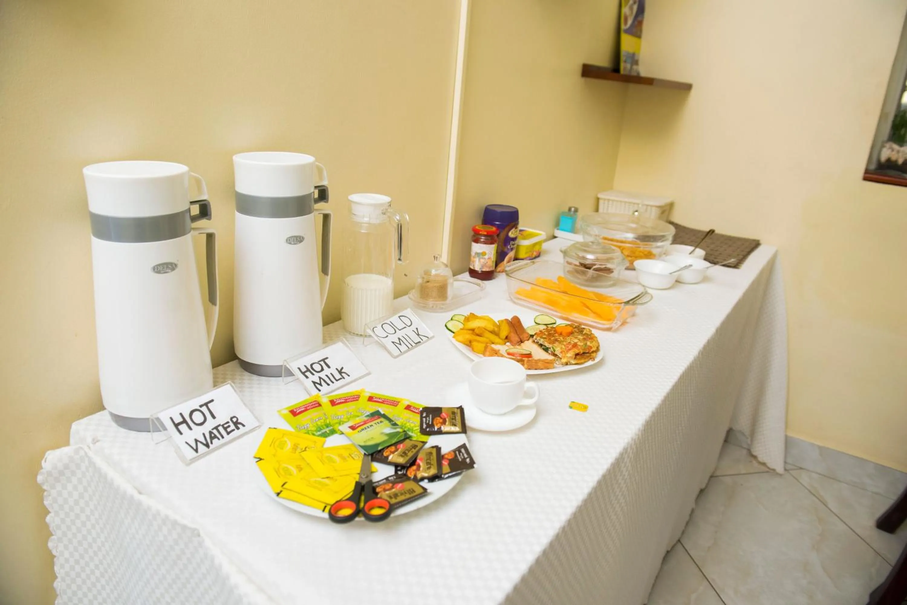 Buffet breakfast in Airport Transit Lodges