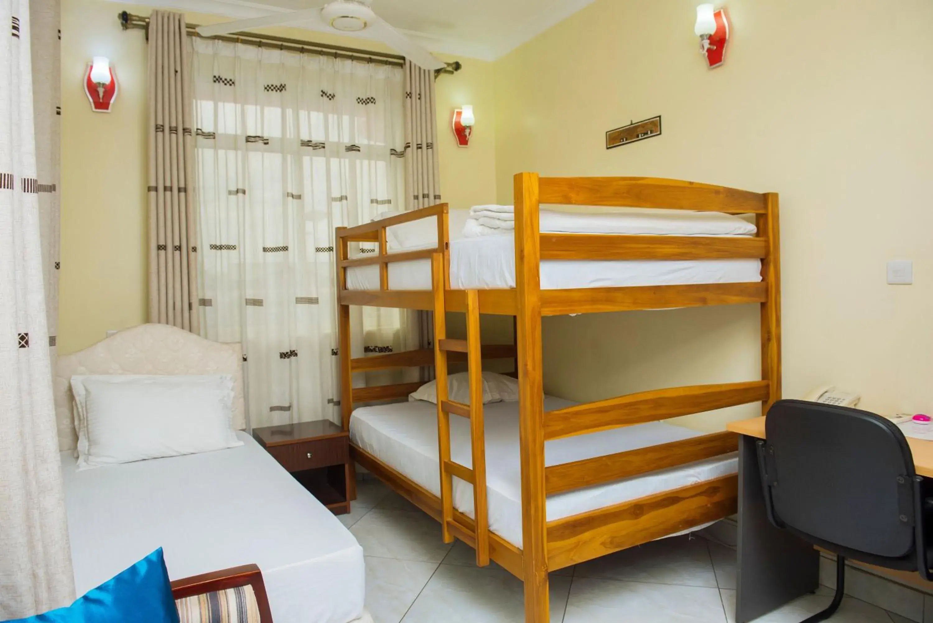 Deluxe Triple Room in Airport Transit Lodges Deluxe Triple Room in Airport Transit Lodges