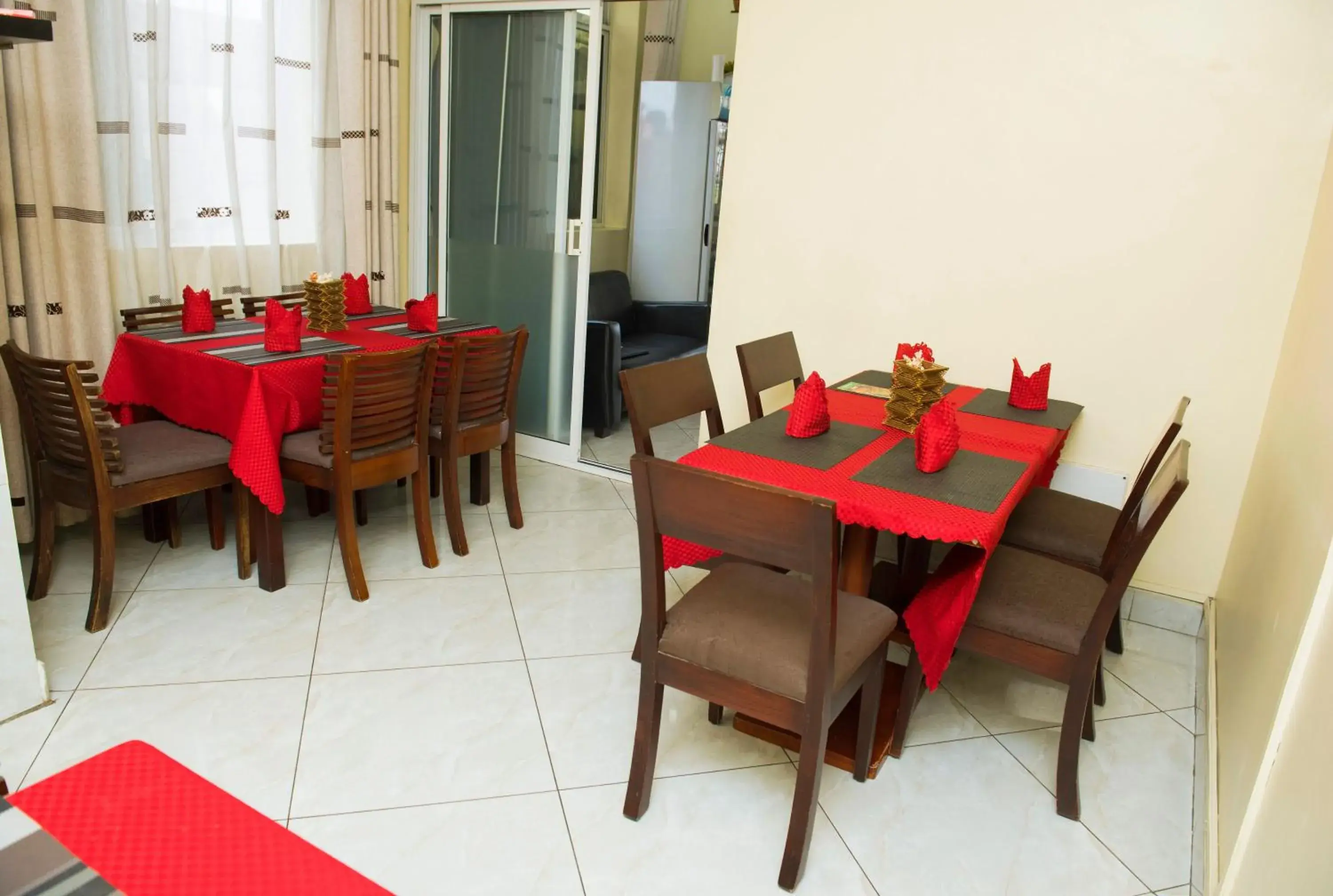 Restaurant/places to eat in Airport Transit Lodges Restaurant/places to eat in Airport Transit Lodges