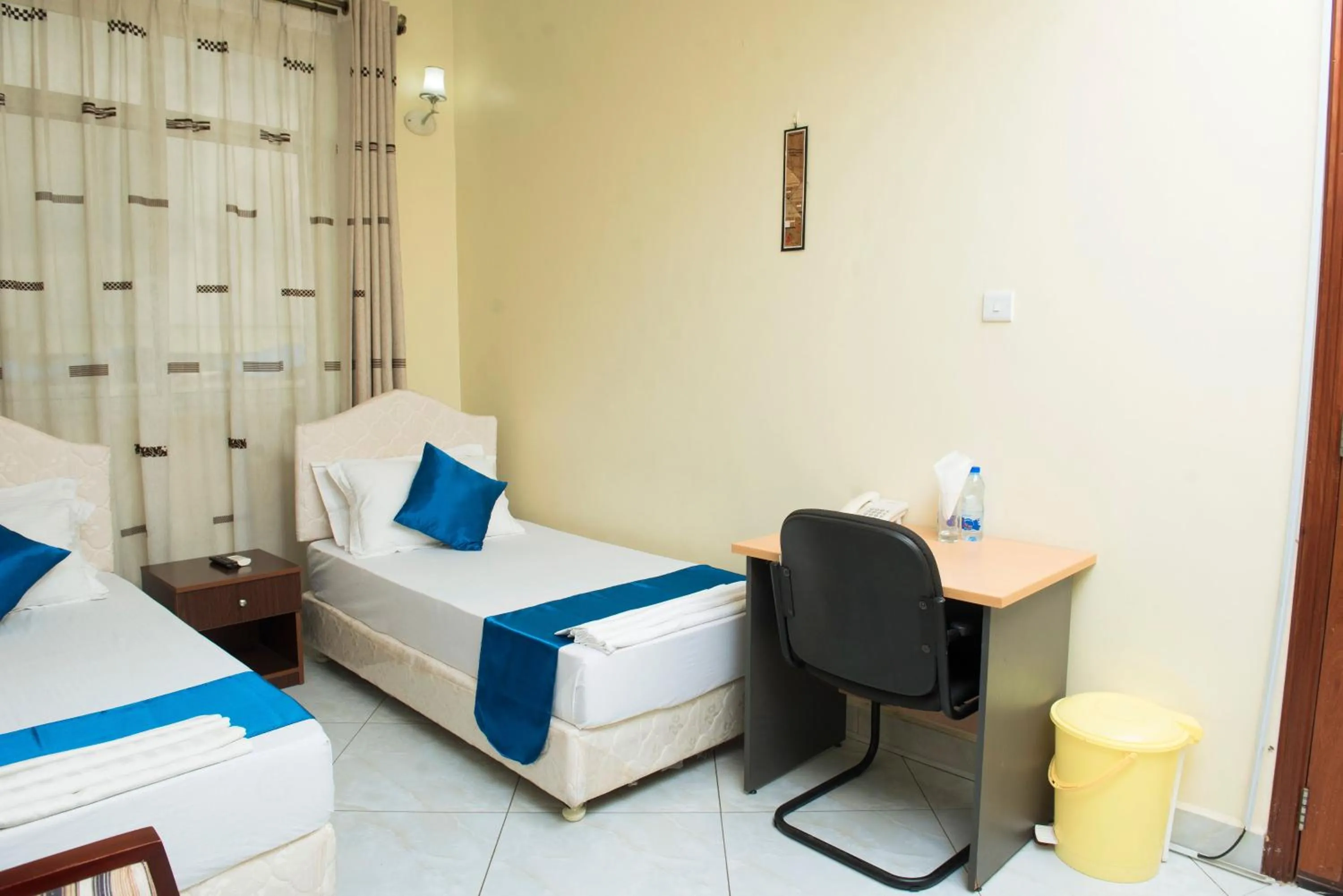 Seating area, Bed in Airport Transit Lodges