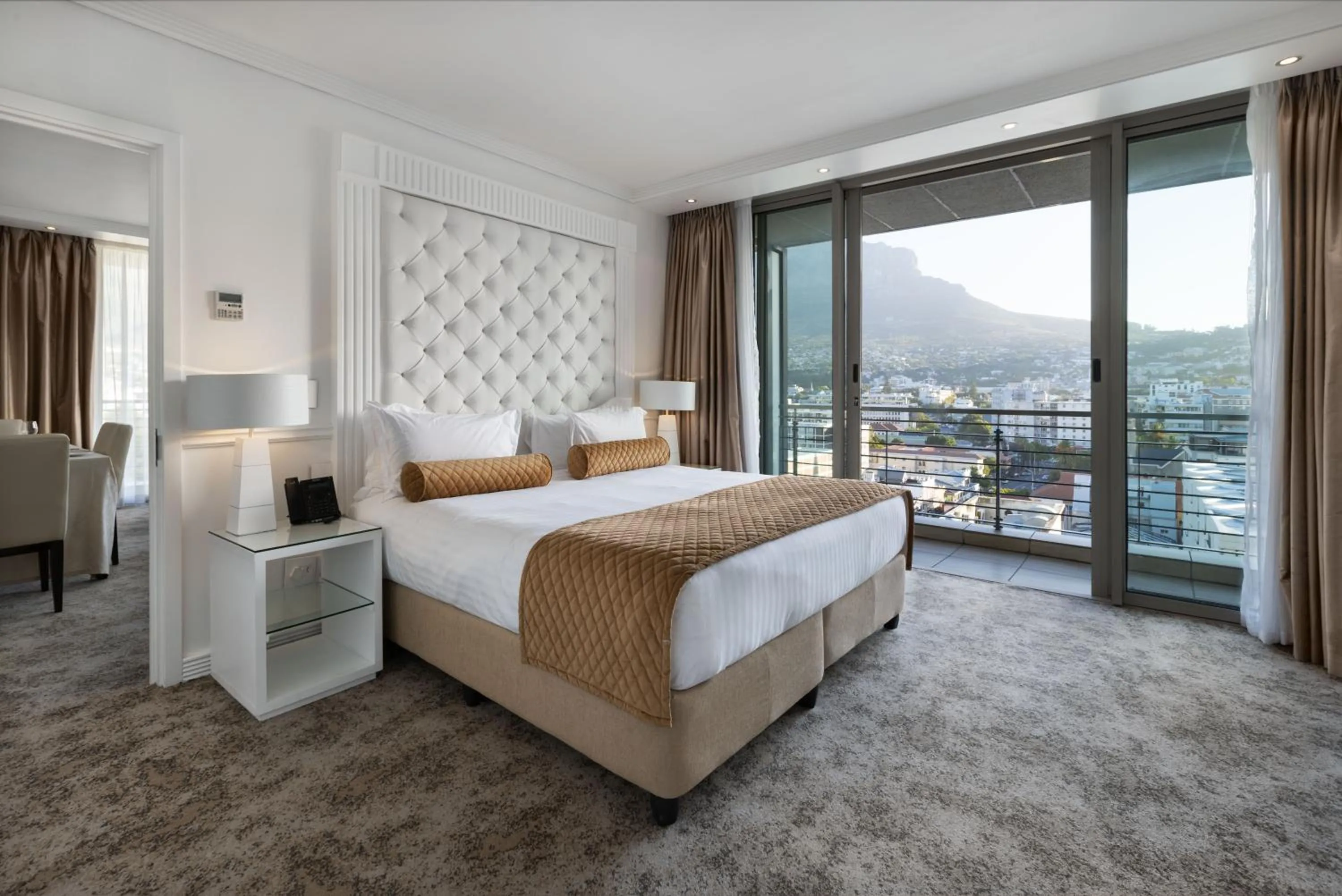 View (from property/room), Bed in Pepperclub Hotel