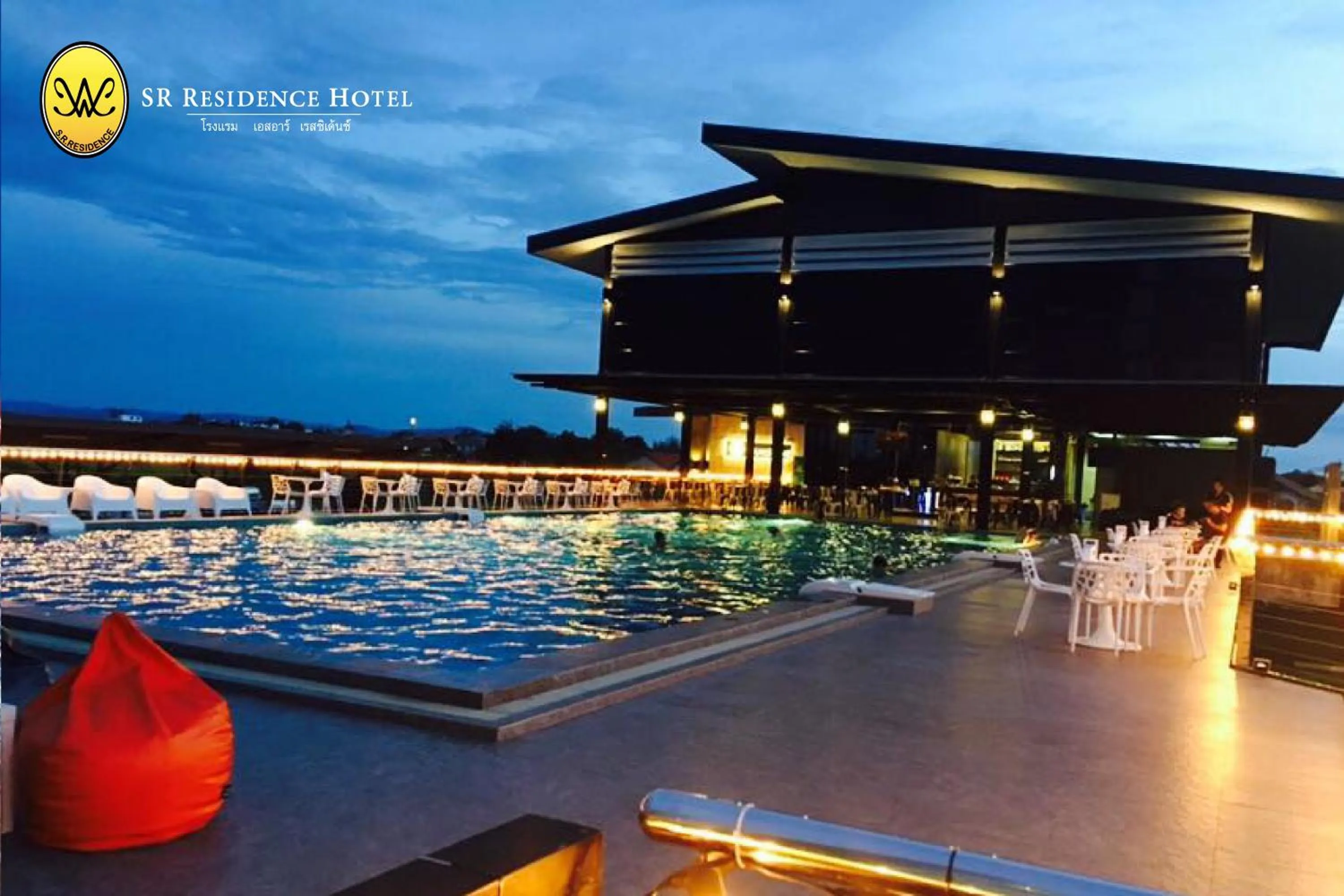 Swimming pool in SR Residence Hotel