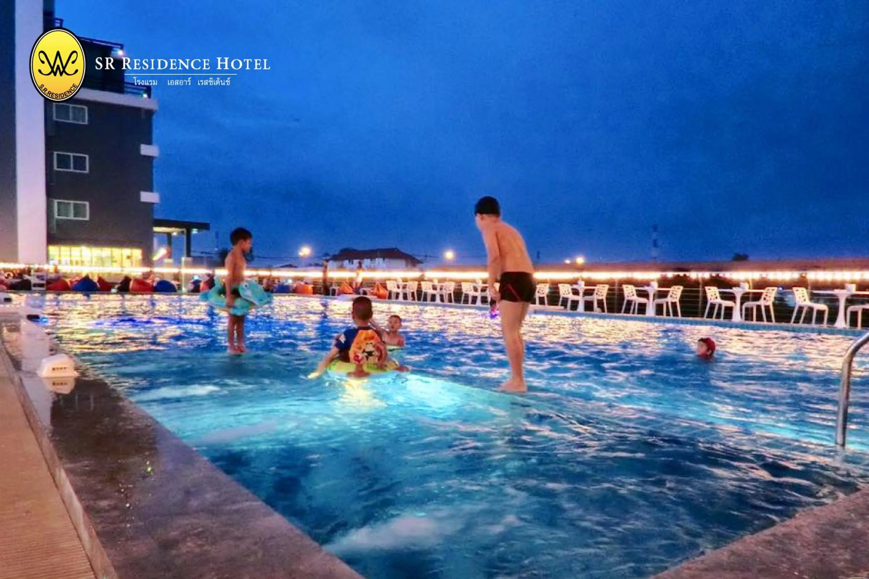 Swimming pool in SR Residence Hotel