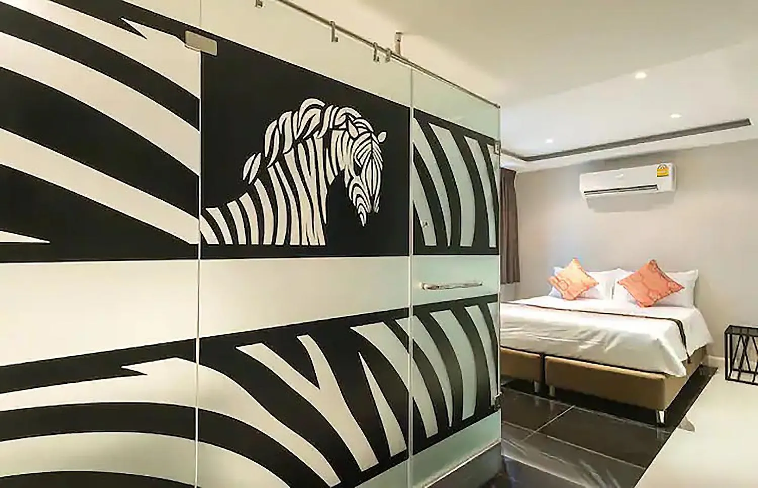 Bedroom, Bed in Double Five