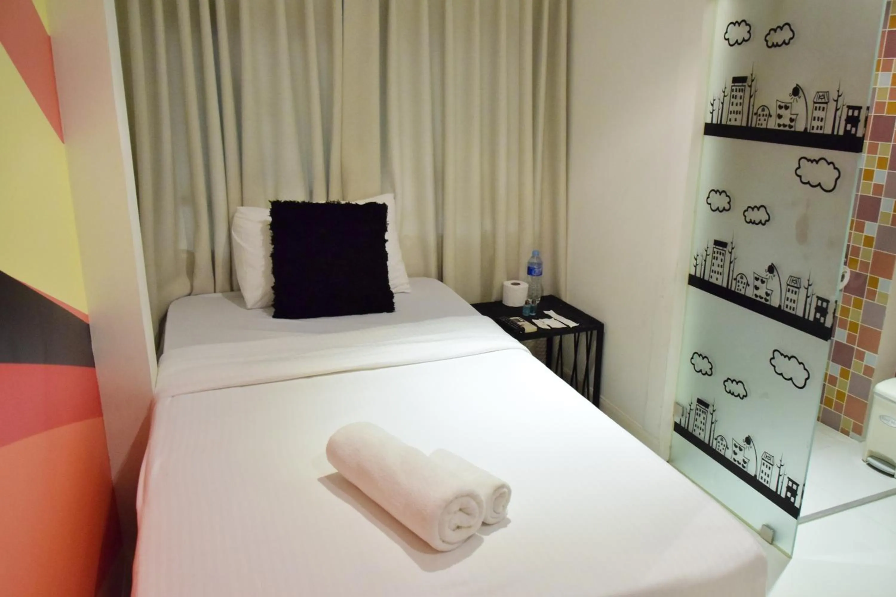 Single Room with Bathroom - single occupancy in Double Five