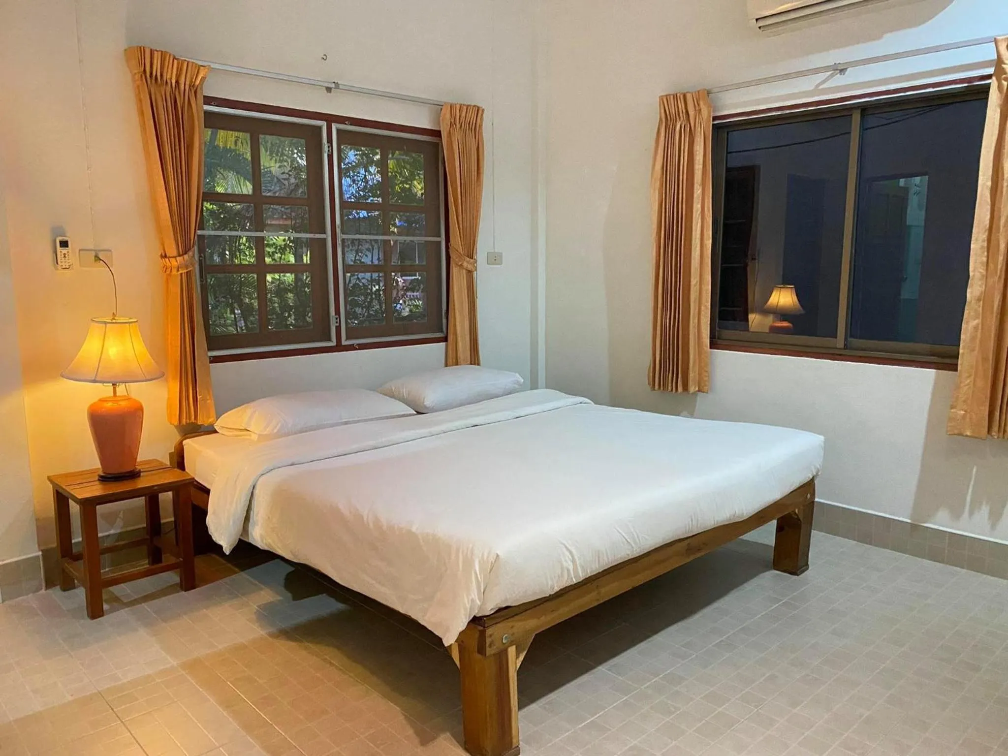 Bedroom, Bed in Coconut Bungalow