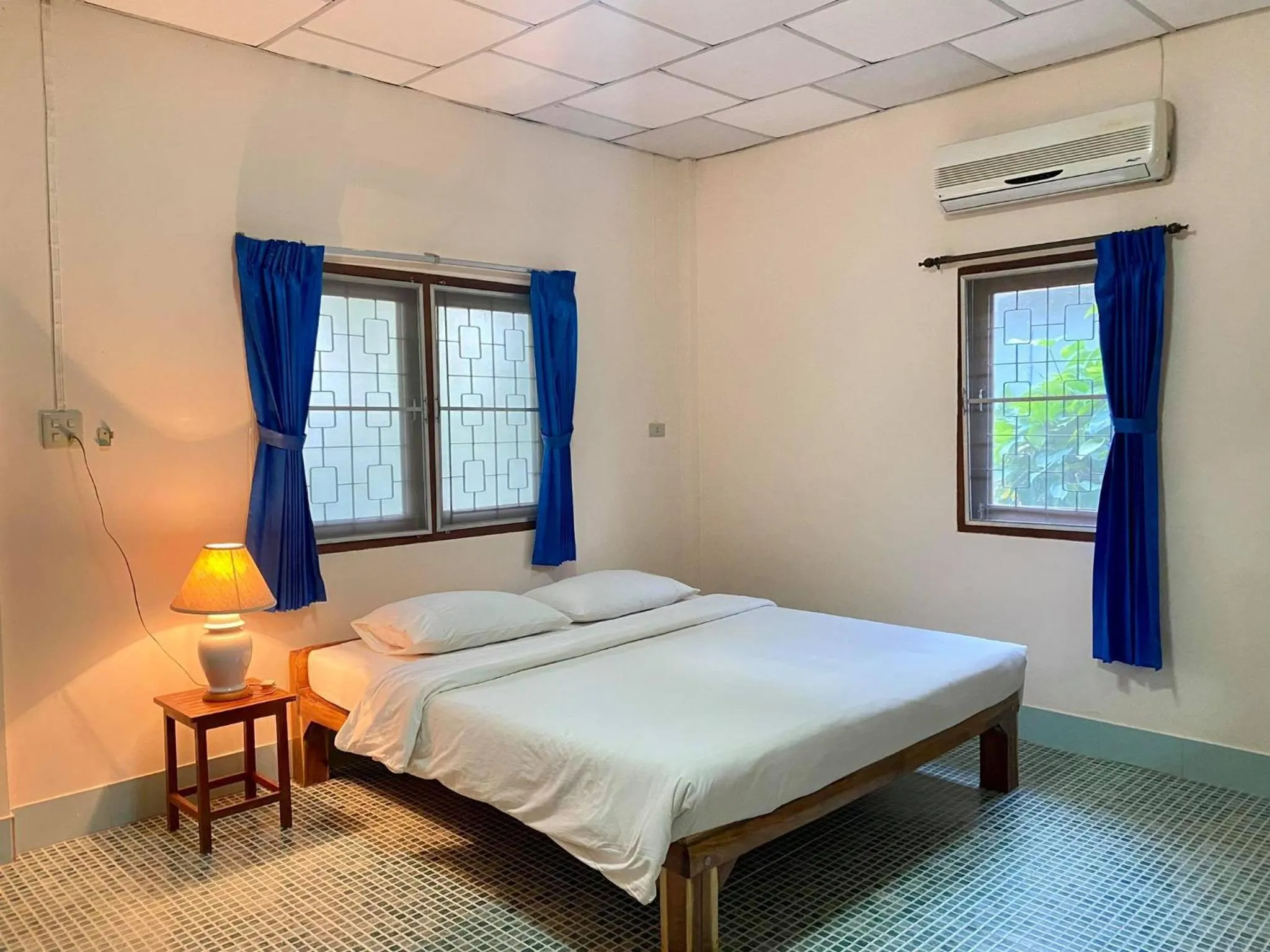 Photo of the whole room, Bed in Coconut Bungalow