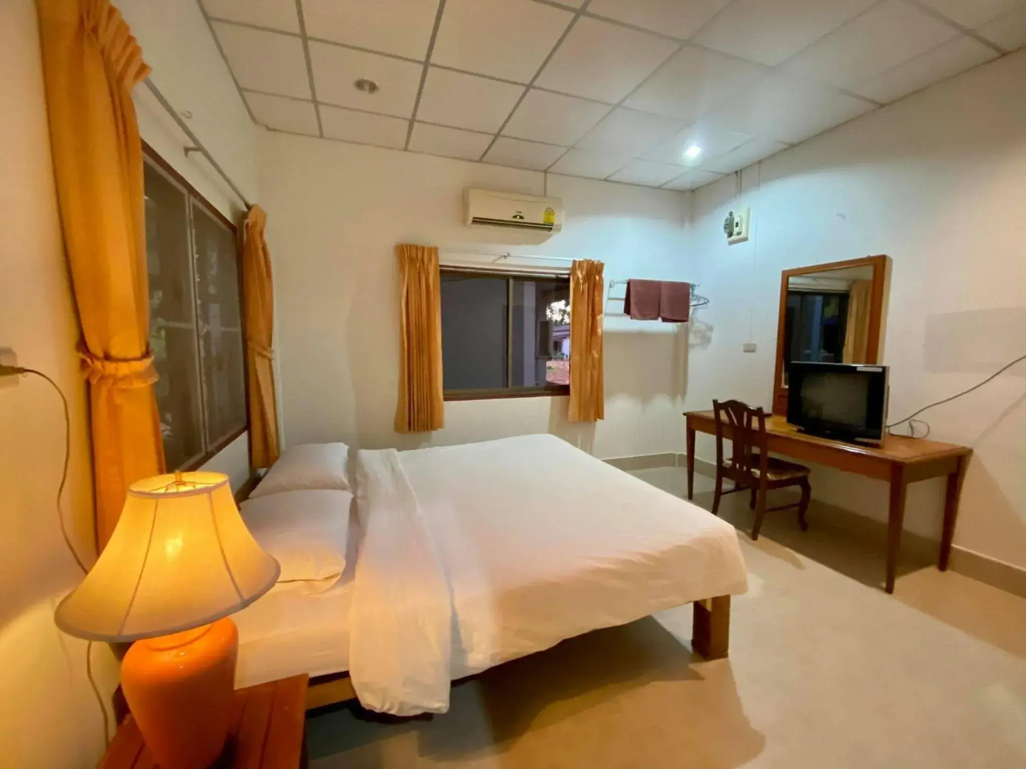 Photo of the whole room, Bed in Coconut Bungalow Photo of the whole room, Bed in Coconut Bungalow