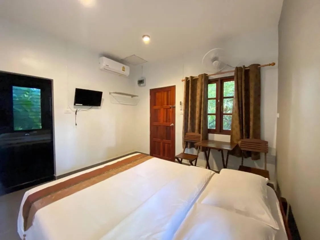 Bedroom, Bed in Coconut Bungalow