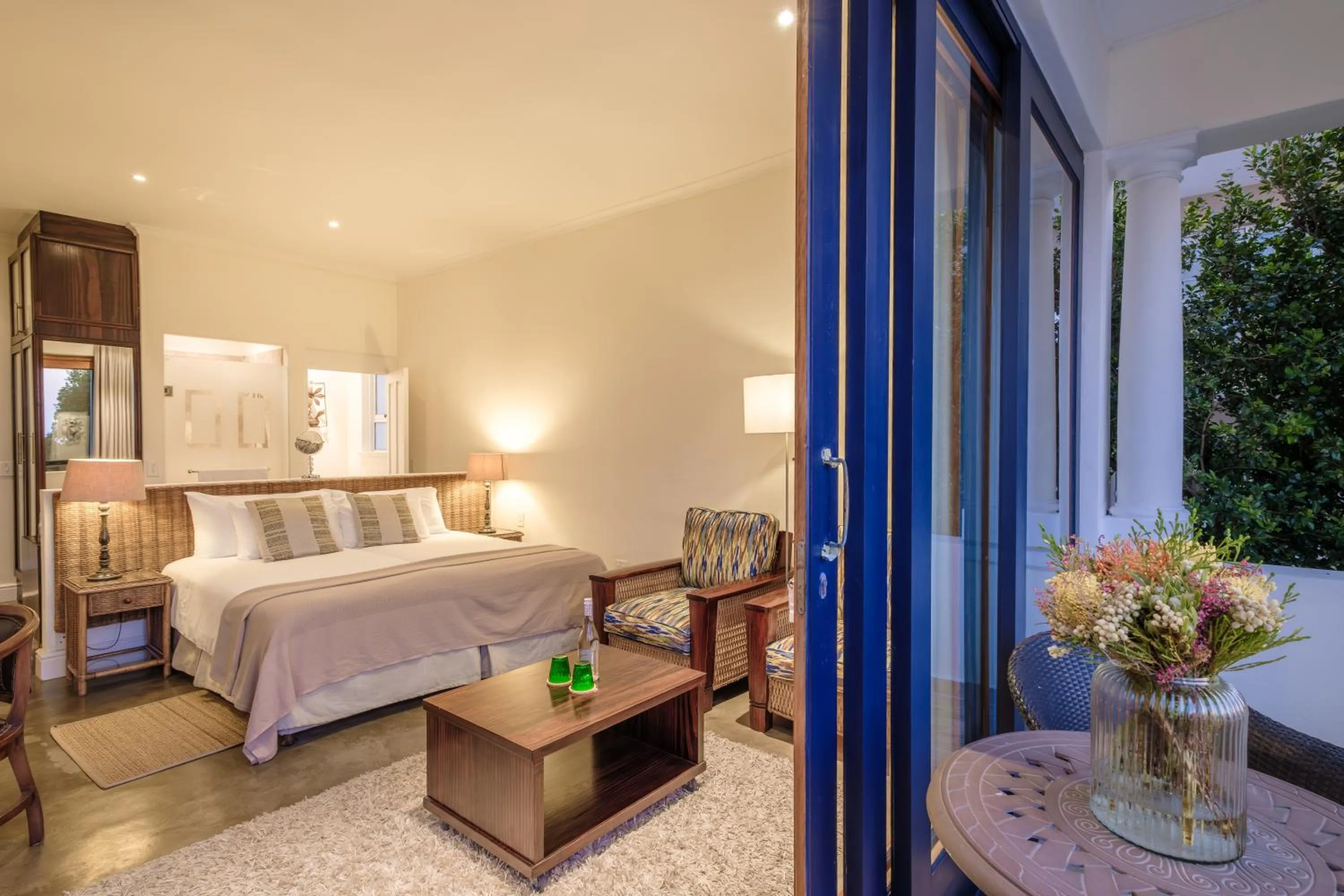 Balcony/Terrace, Bed in The Walden Suites