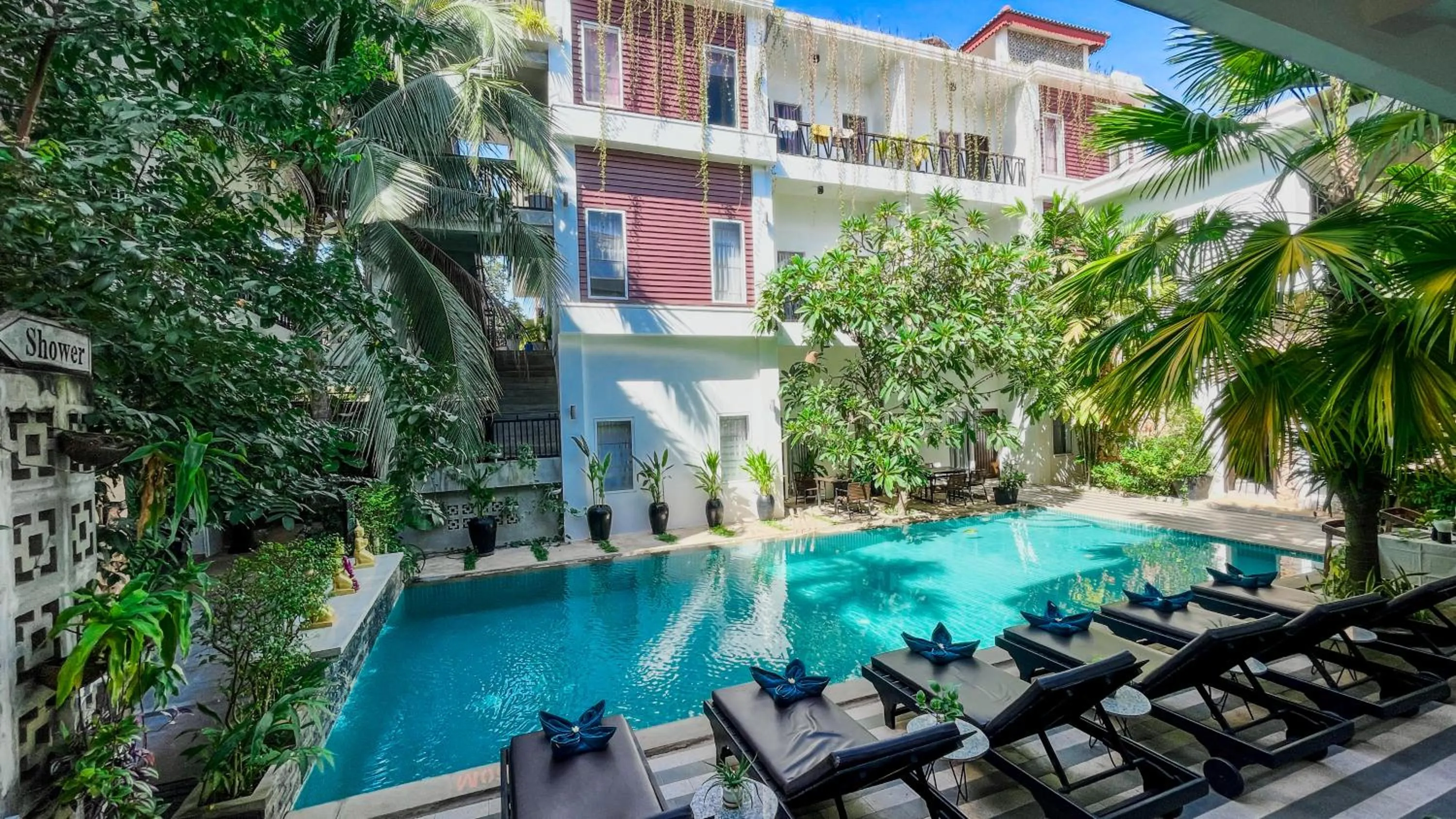 Swimming pool in Boutique Indochine d'Angkor