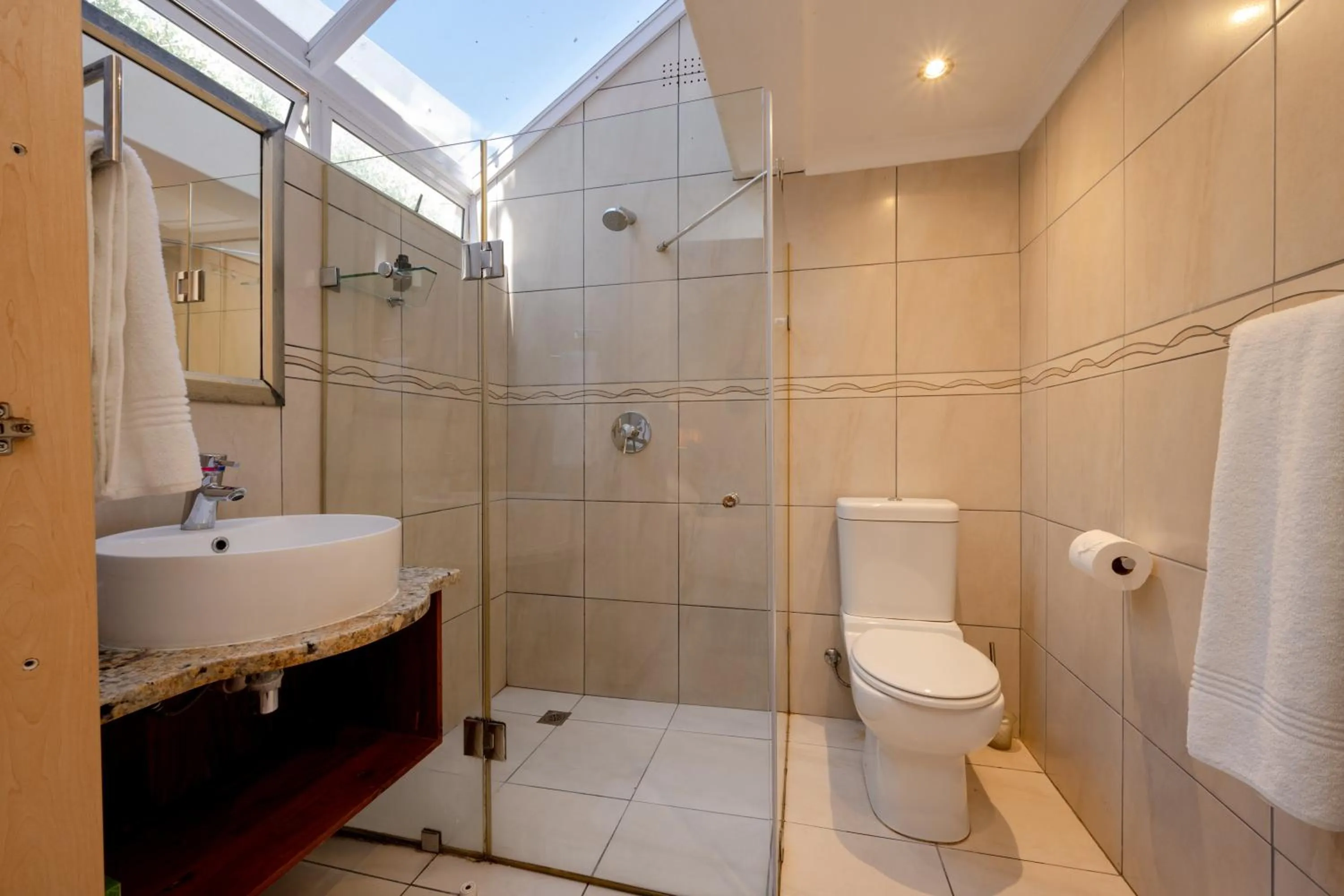 Shower in The Farmhouse Hotel